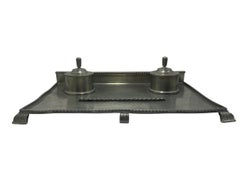 Encrier suédois Art Déco en étain martelé par CG Hallberg, 1931