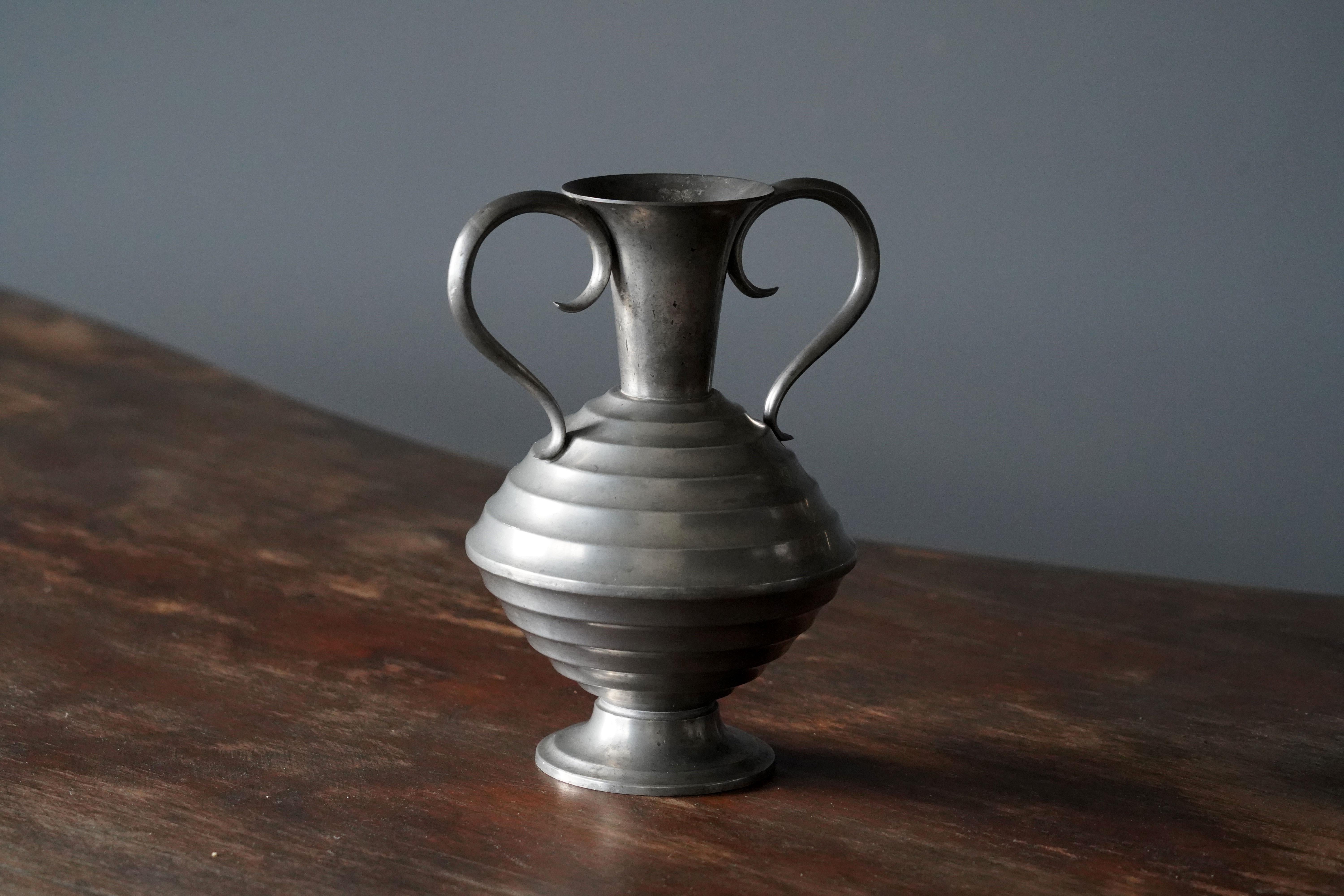 A vase / vessel, designed and produced by C.G. Hallberg, Sweden in 1936. Marked.

    