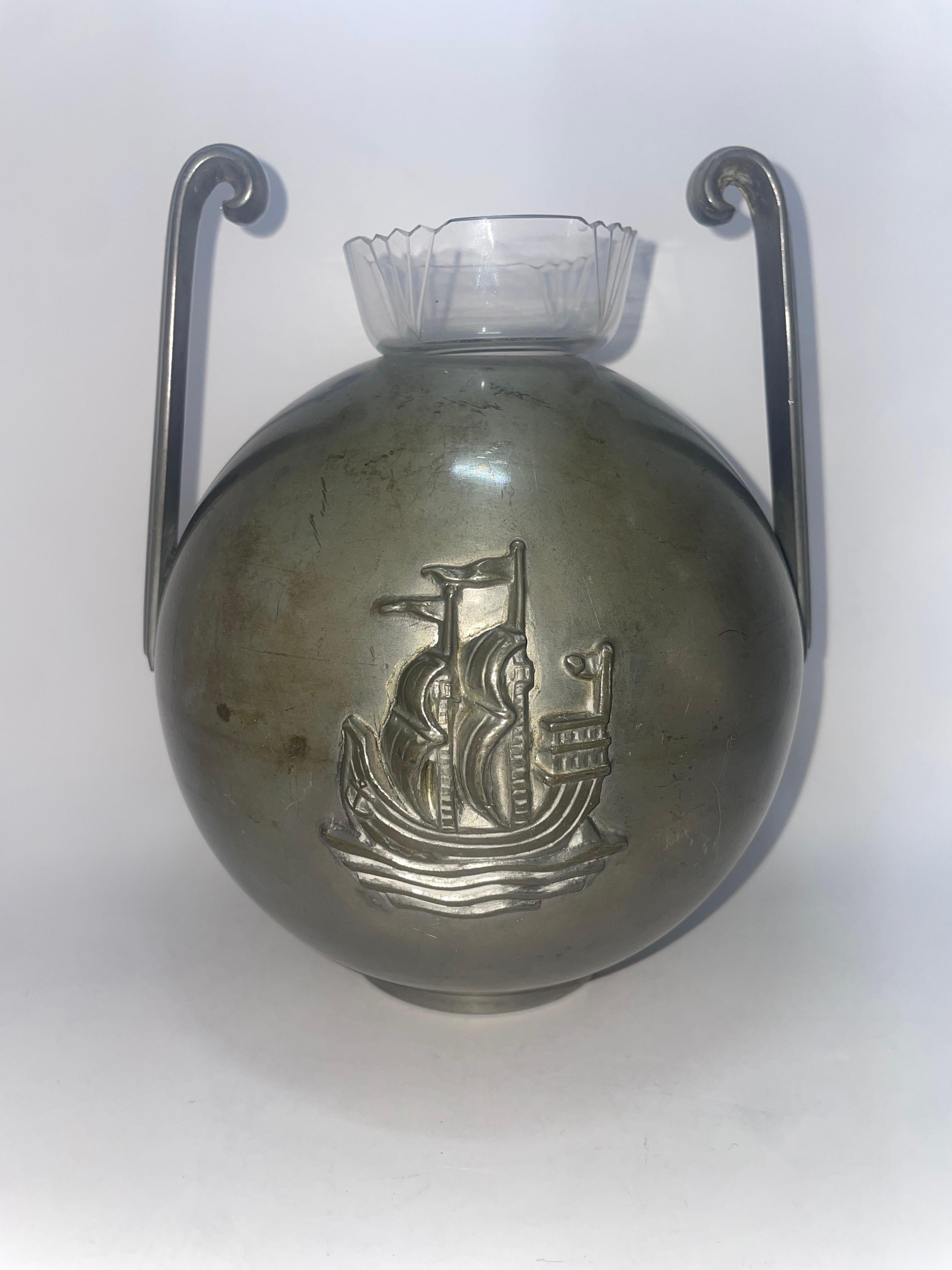Metà XX secolo CG Hallberg - Sylvia Stave, vaso in peltro - Modernità svedese 1934 in vendita