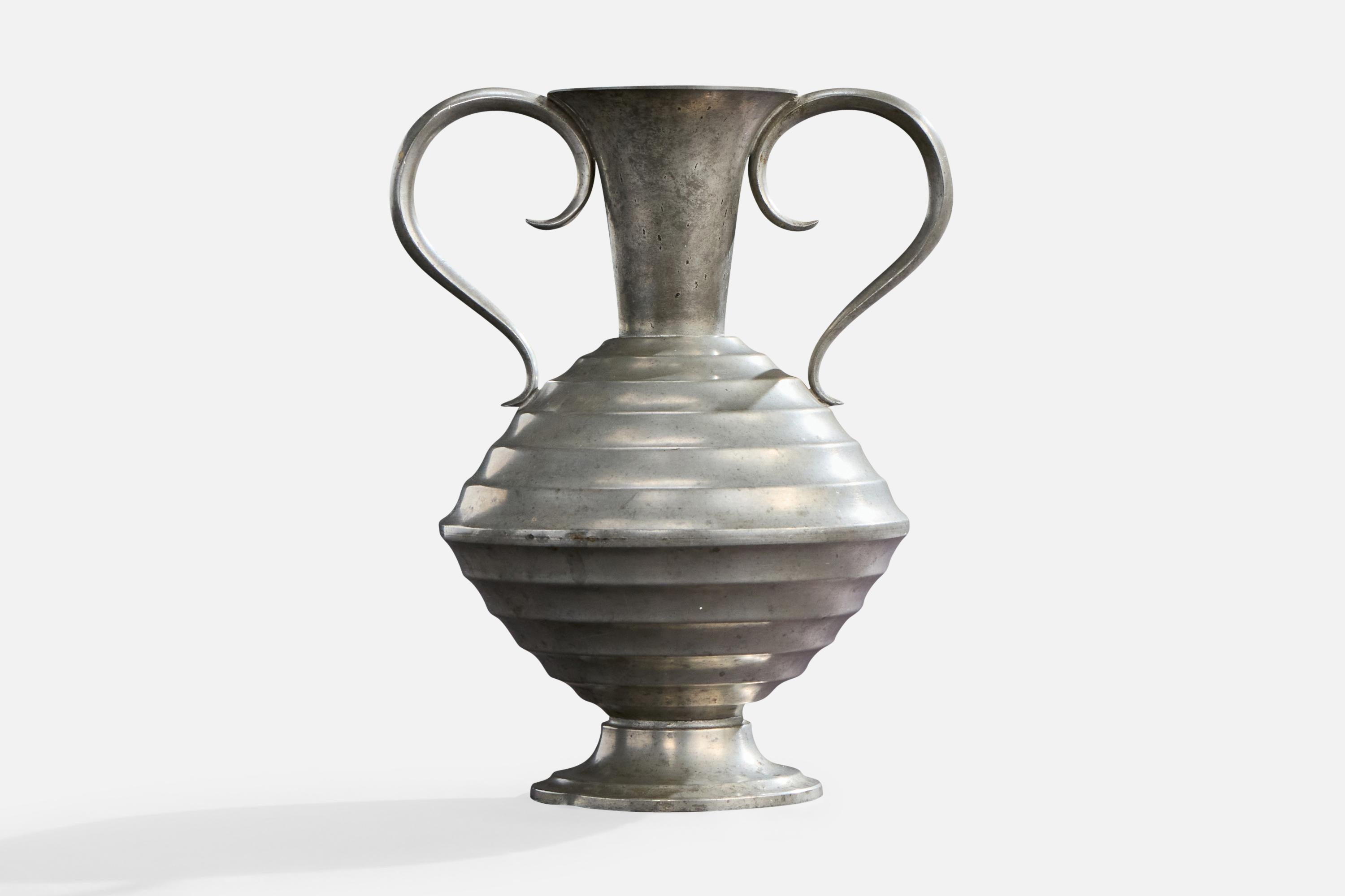 Svedese C.G. Hallberg, Vase, Pewter, Sweden, 1930s in vendita