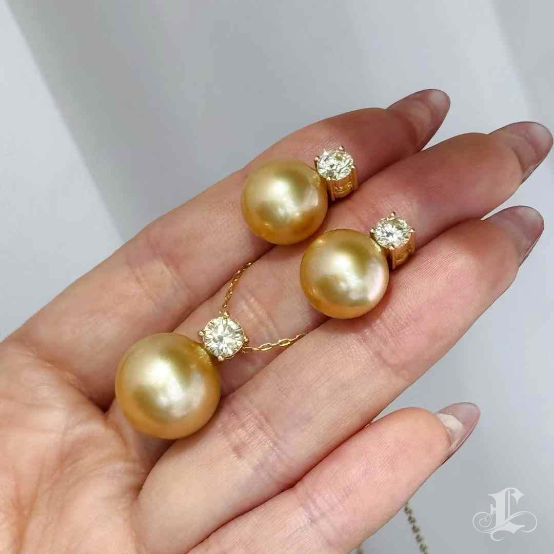 【Crown Radiance】South Sea Pearl Jewelry Set with CGL Certified Diamonds For Sale 6
