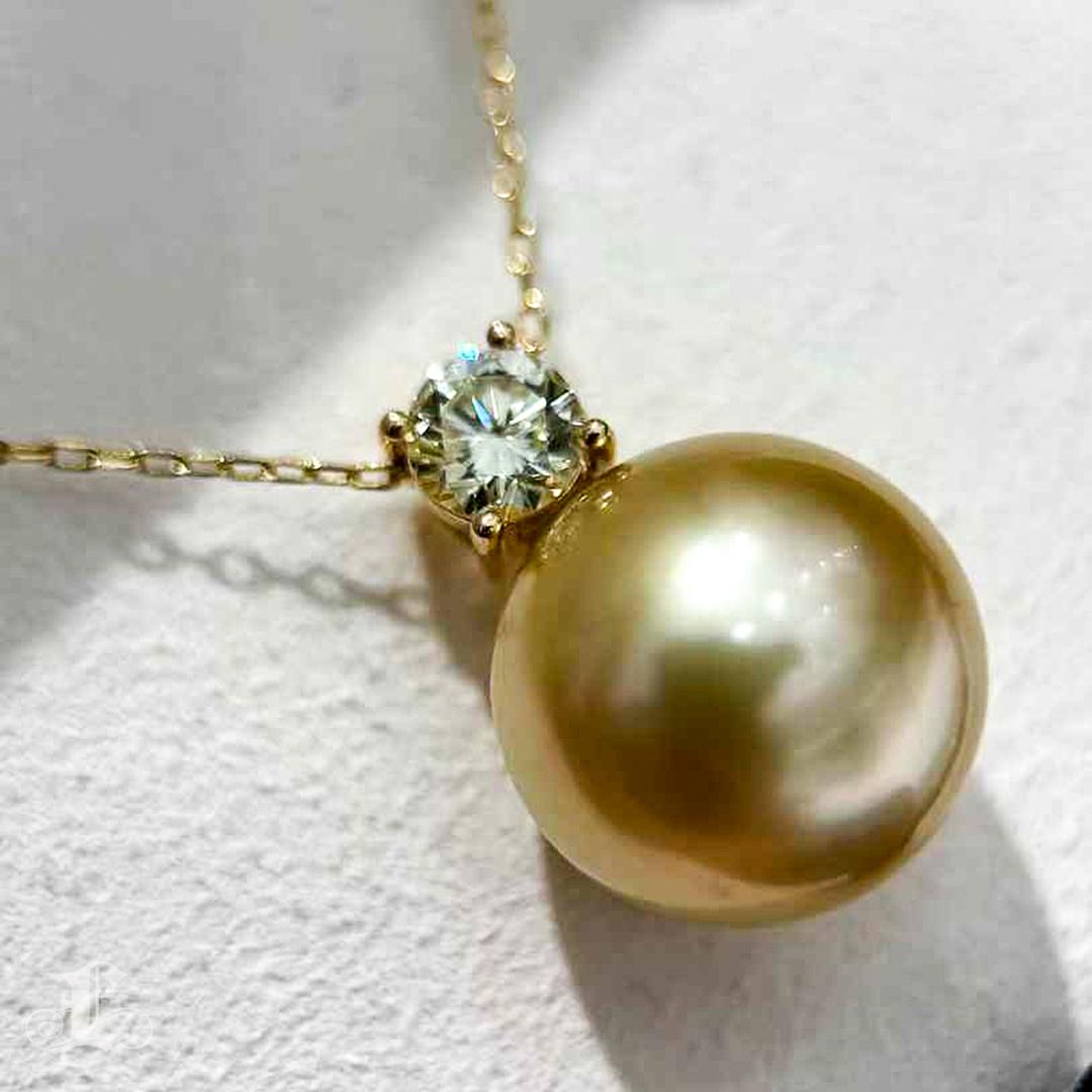 【Crown Radiance】South Sea Pearl Jewelry Set with CGL Certified Diamonds For Sale 3
