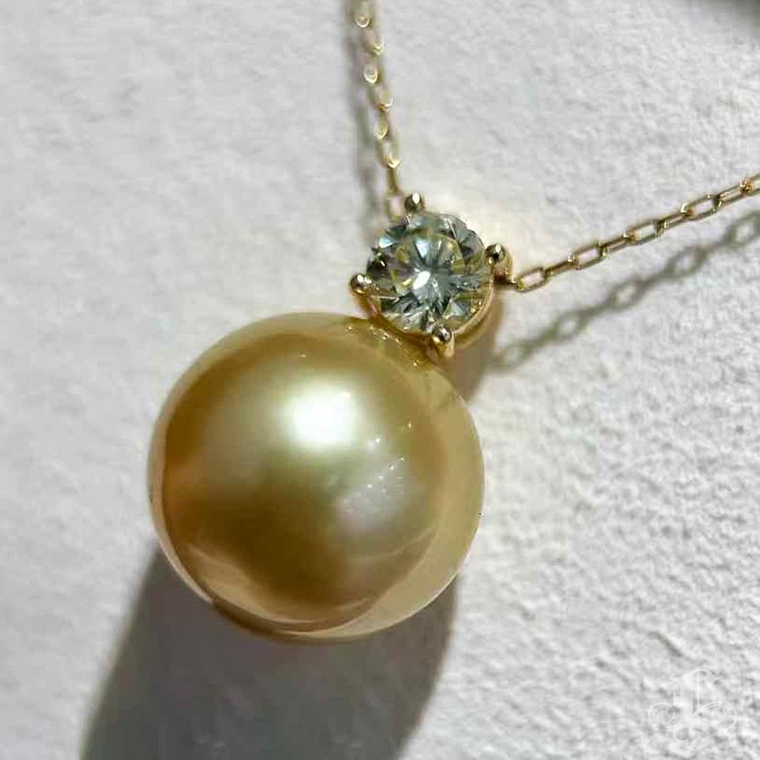 【Crown Radiance】South Sea Pearl Jewelry Set with CGL Certified Diamonds For Sale 4