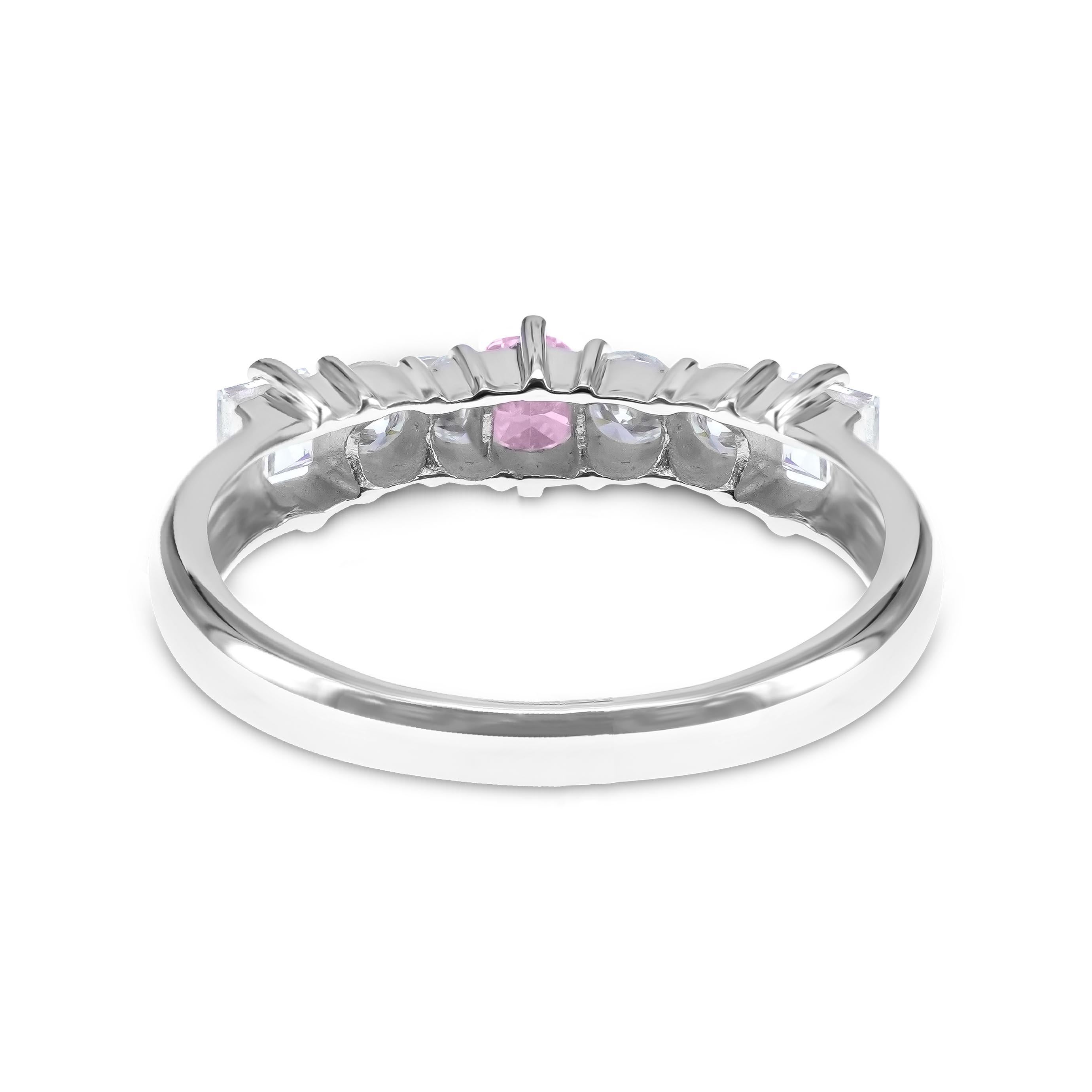 Taille radiant Bague solitaire PT 900 en diamant rose fantaisie naturel de 0,19 carat certifié CGL en vente