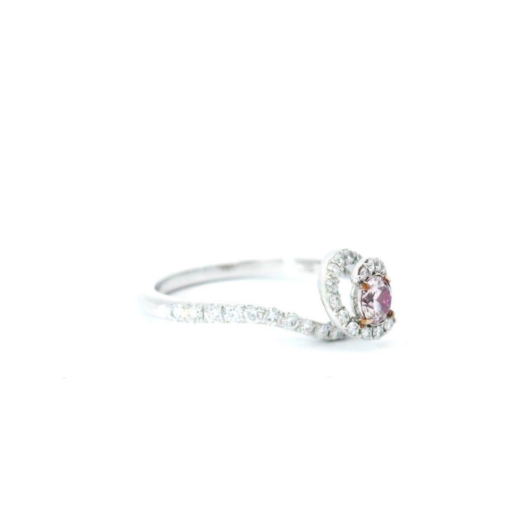 Taglio rotondo Anello con diamante certificato CGL da 0,20 carati di colore rosa tenue con purezza VS1 in vendita