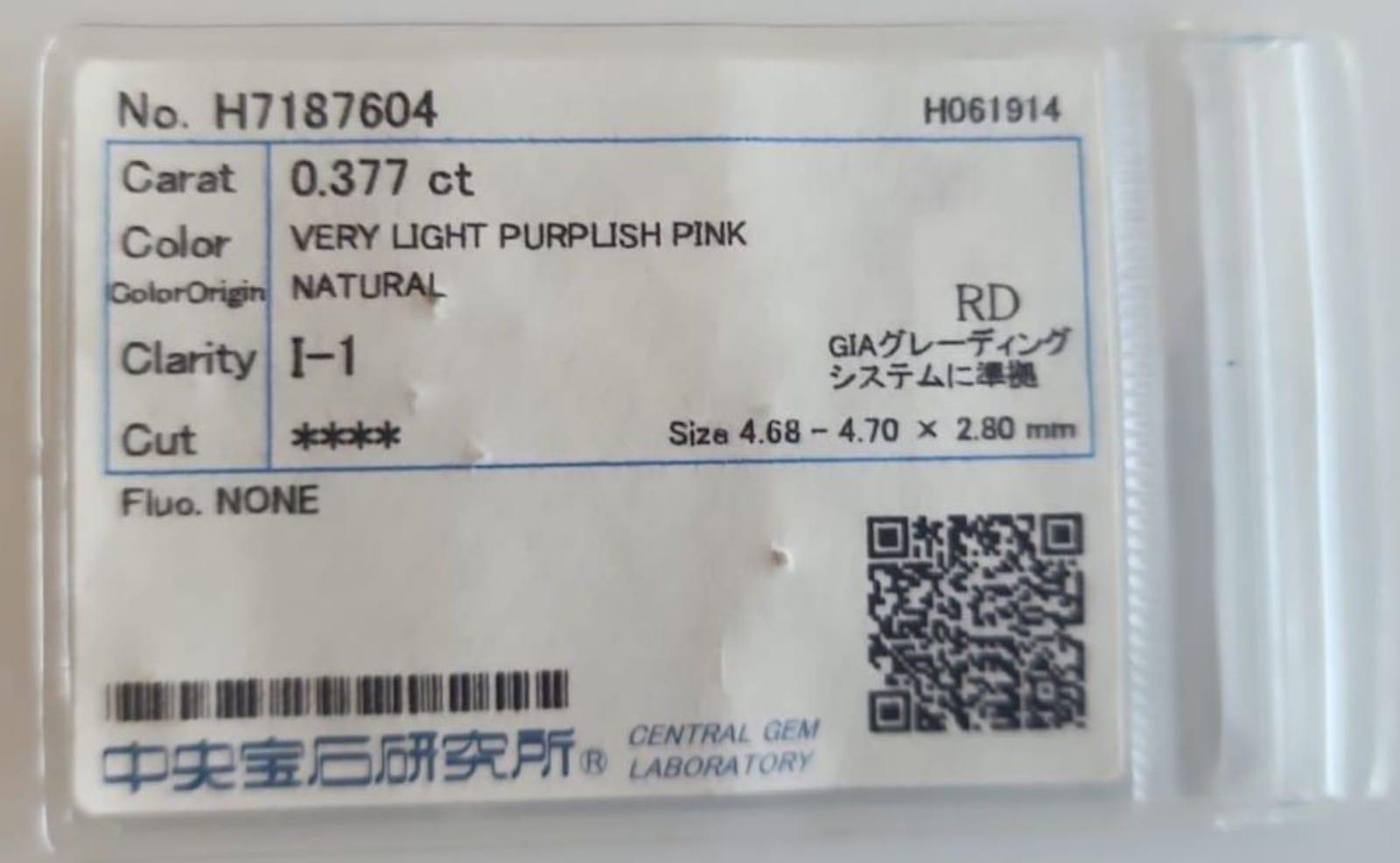 Anello con diamante certificato CGL da 037 carati di colore rosa violaceo molto chiaro con purezza I1 in vendita 3