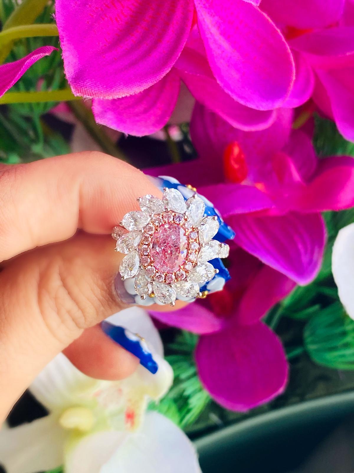 CGL Certified 1.249 Carat Faint Pink SI2 Clarity Diamond Ring For Sale 5