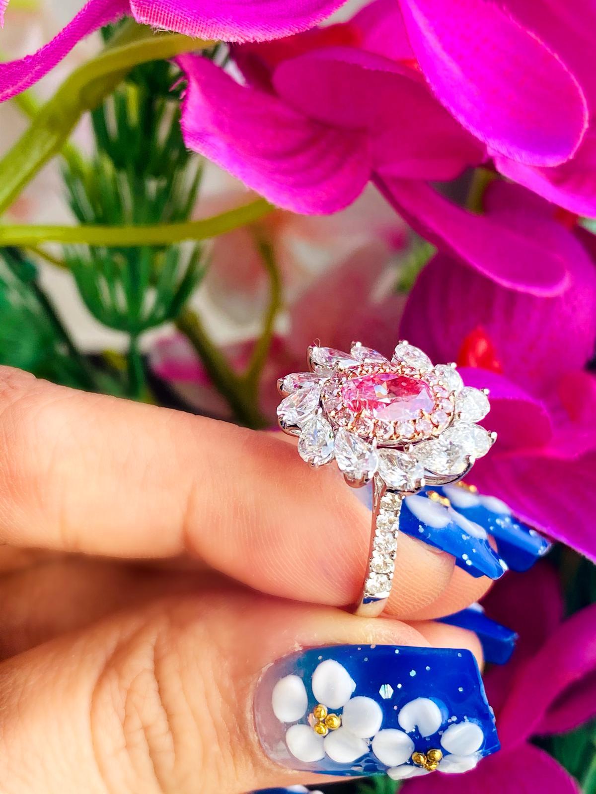 CGL Certified 1.249 Carat Faint Pink SI2 Clarity Diamond Ring For Sale 6