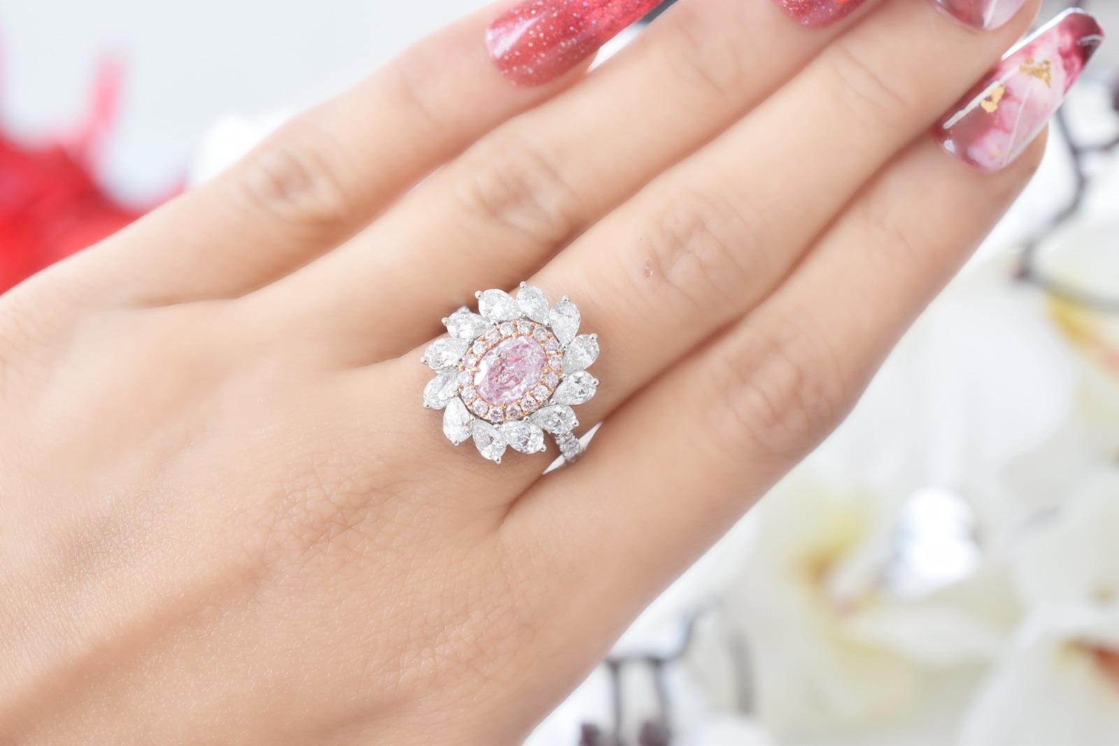 CGL Certified 1.249 Carat Faint Pink SI2 Clarity Diamond Ring For Sale 8