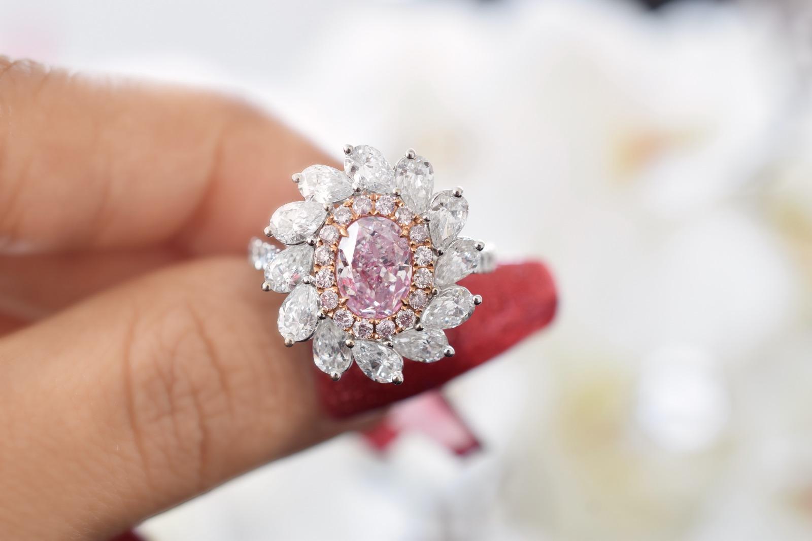 CGL Certified 1.249 Carat Faint Pink SI2 Clarity Diamond Ring For Sale 9
