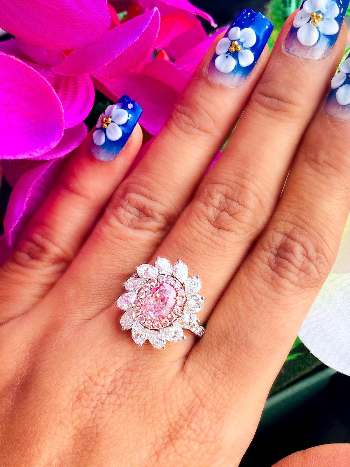 CGL Certified 1.249 Carat Faint Pink SI2 Clarity Diamond Ring For Sale 4