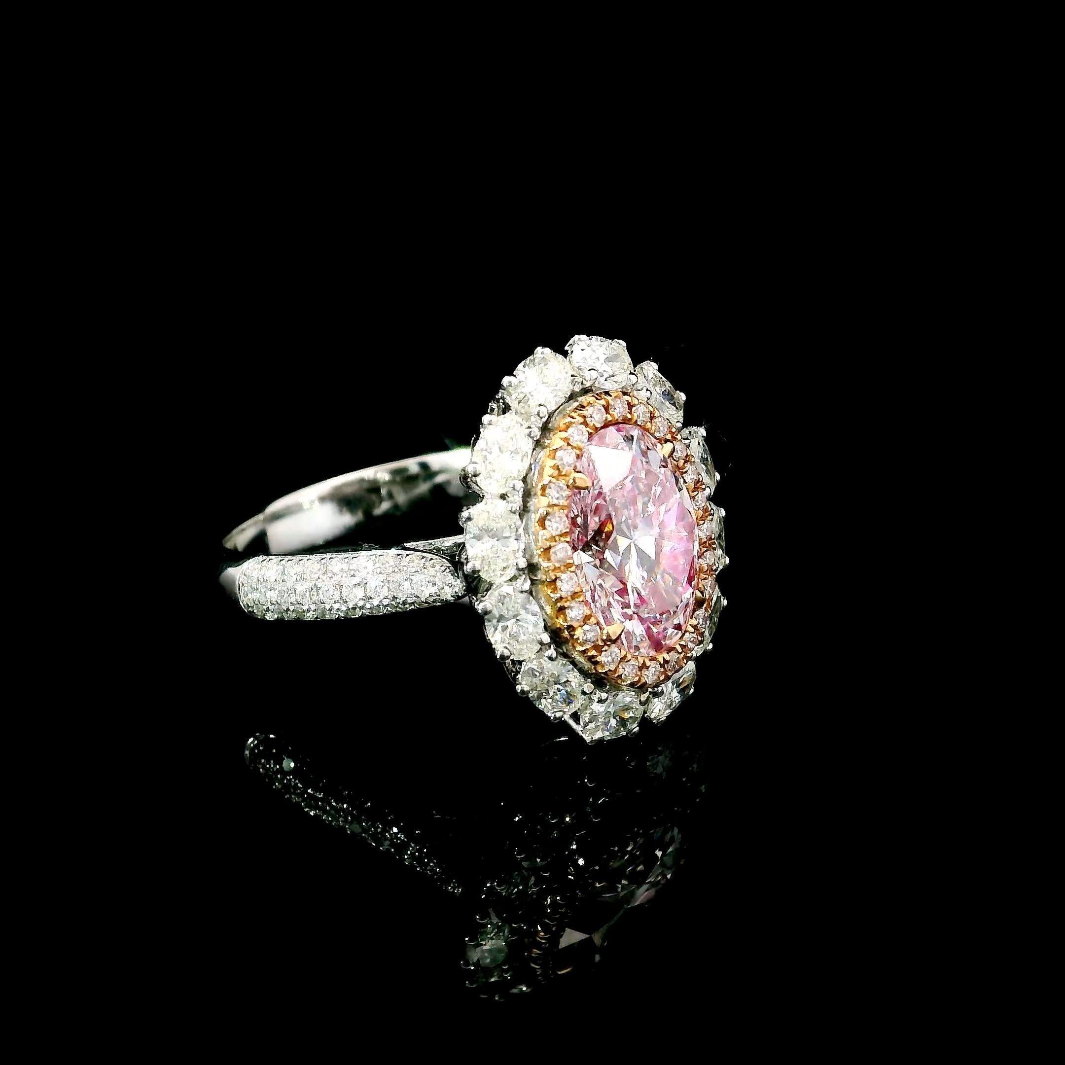 Oval Cut CGL Certified 1.90 Carat Faint Pink VVS2 Clarity Diamond Ring For Sale