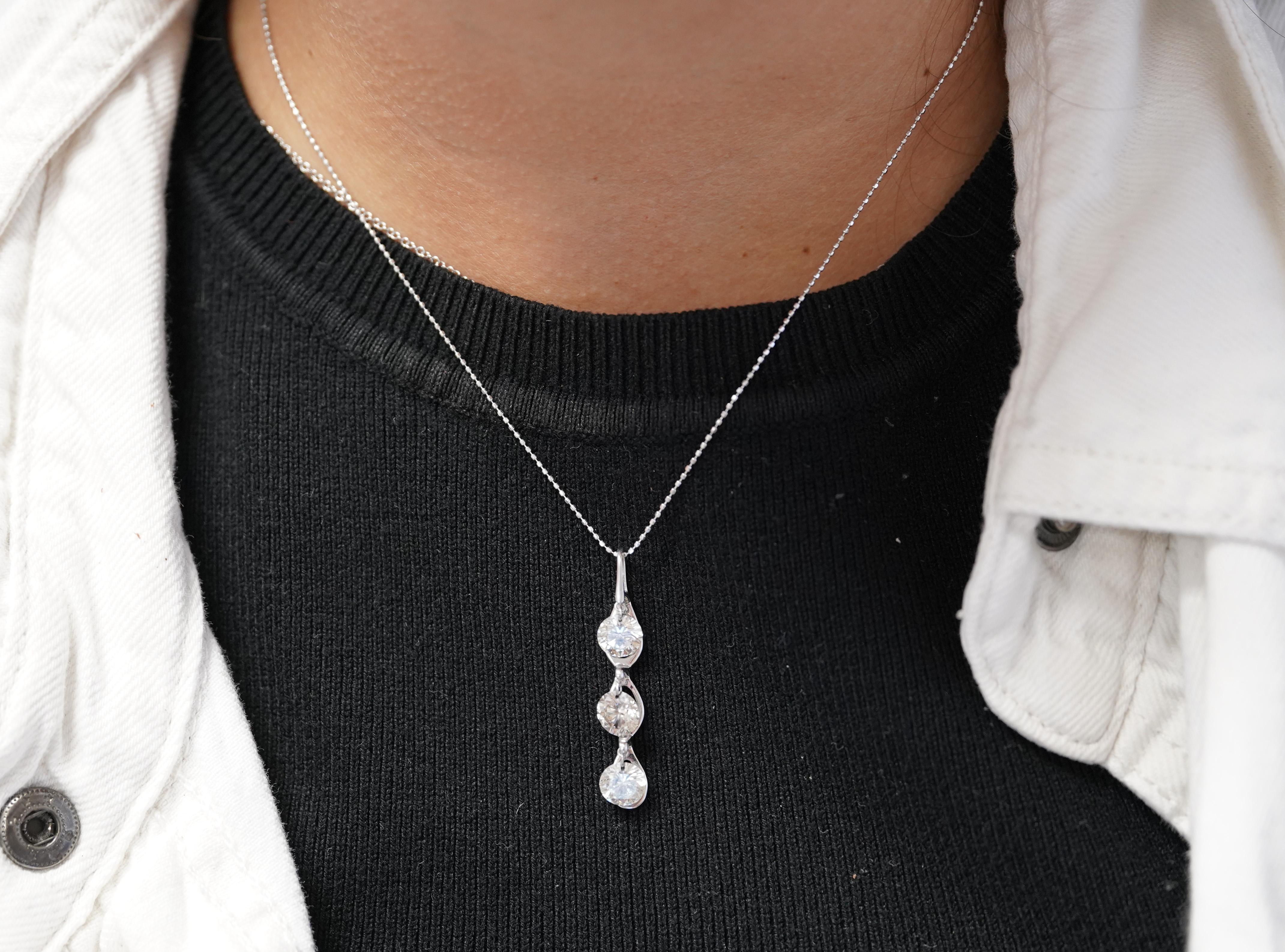 Round Cut CGL Certified 3.38 Carat Diamond Dangle Pendant Necklace in 18K White Gold For Sale