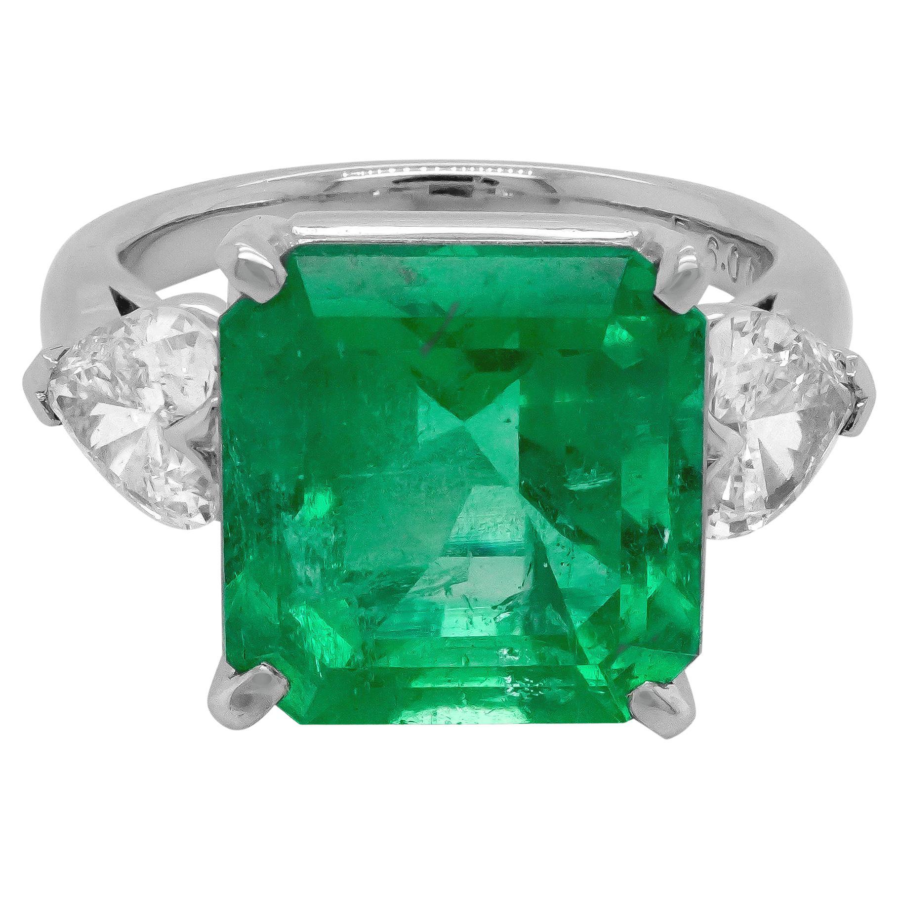 A super wide Colombian Emerald weighing 6 carat are set along with 0.96 carat of D color Vs clarity white diamond on the flanks. The ring is certified by CGL in Japan and the origin is from Colombia. Emeralds from Colombia possess less iron and