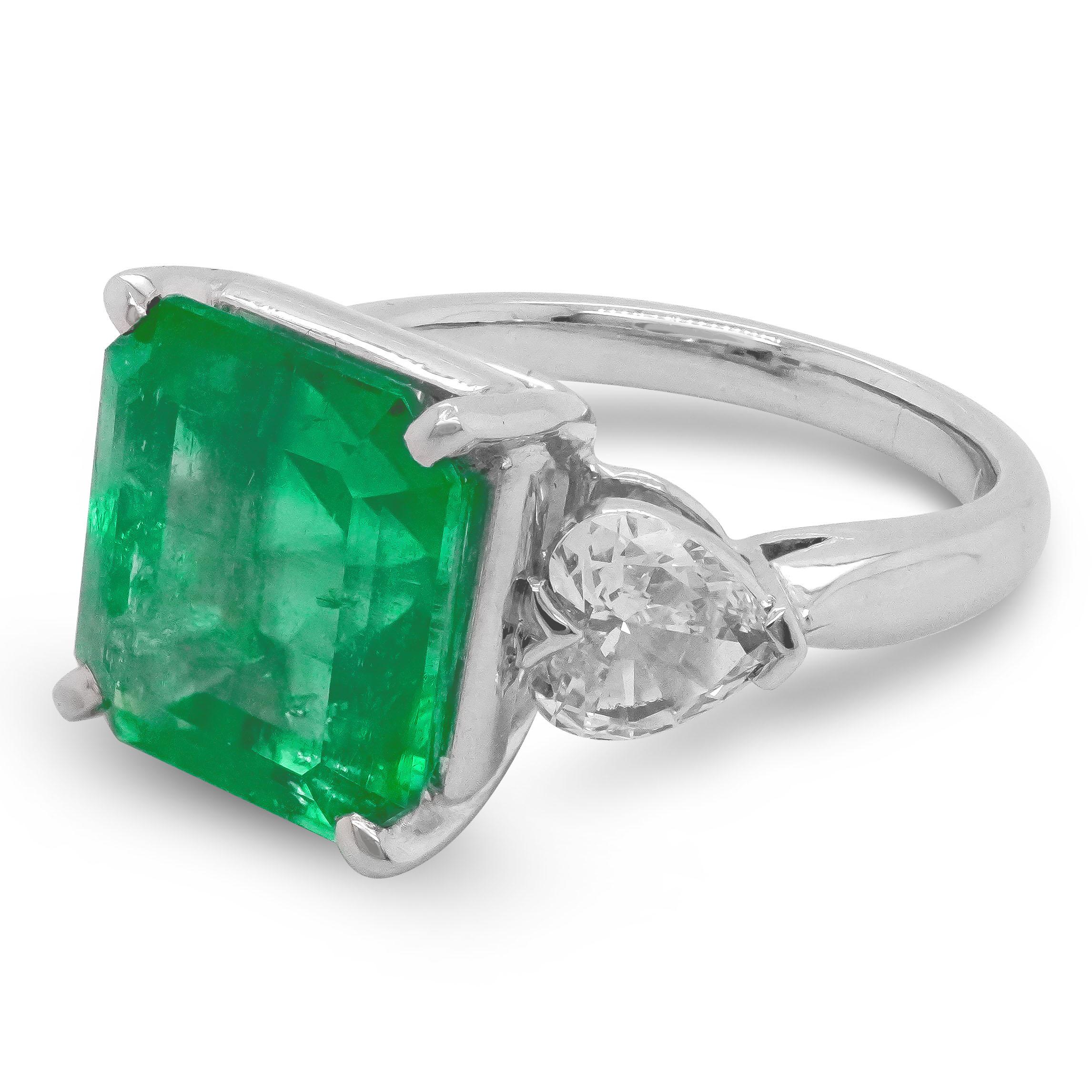 Contemporary CGL Certified 6 Carat Colombia Emerald & Diamond Classical Engagement Ring NEW
