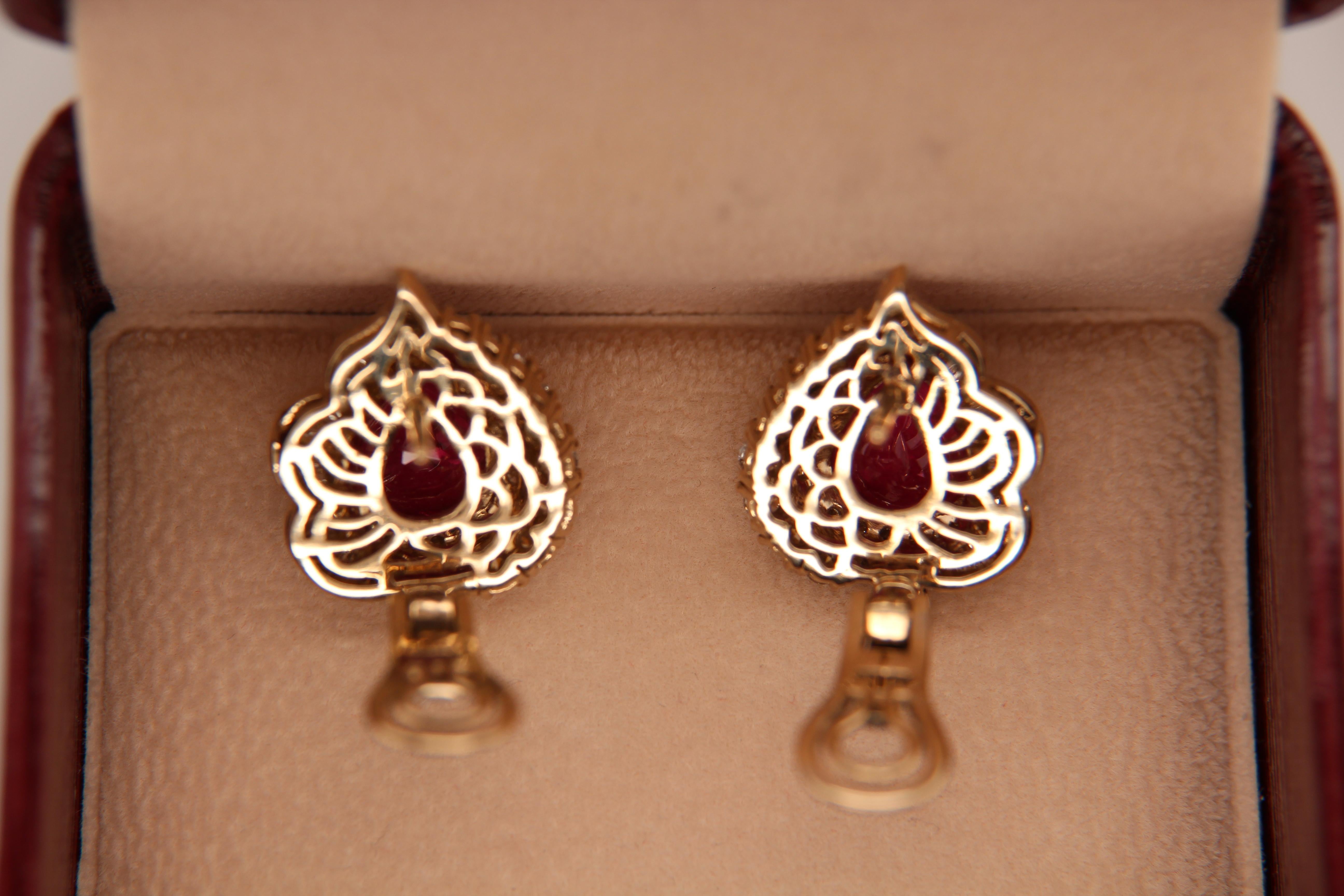 Women's or Men's CGL Certified 7.04 Carat Thai Ruby and Diamond 18 Karat Gold Earring