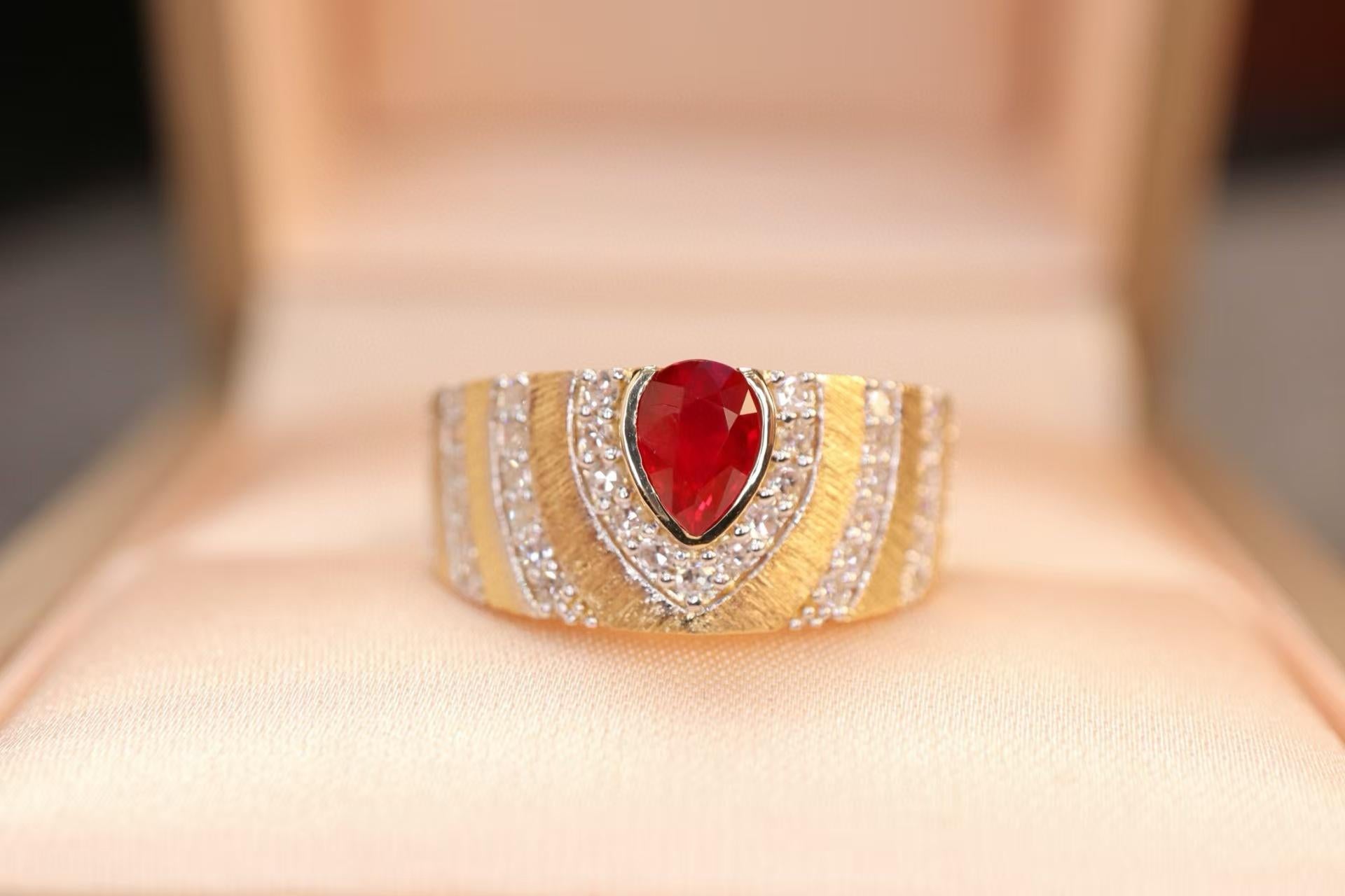 CCGRL Bague en or certifiée rubis non chauffé avec artisanat italien

Pierre principale - 0.6 CT
Diamant - 0,33 CT 
Poids d'or - 5,42 GM

Authenticité certifiée : Le certificat CGRL garantit la fiabilité et la qualité.
Pierre précieuse : Un rubis