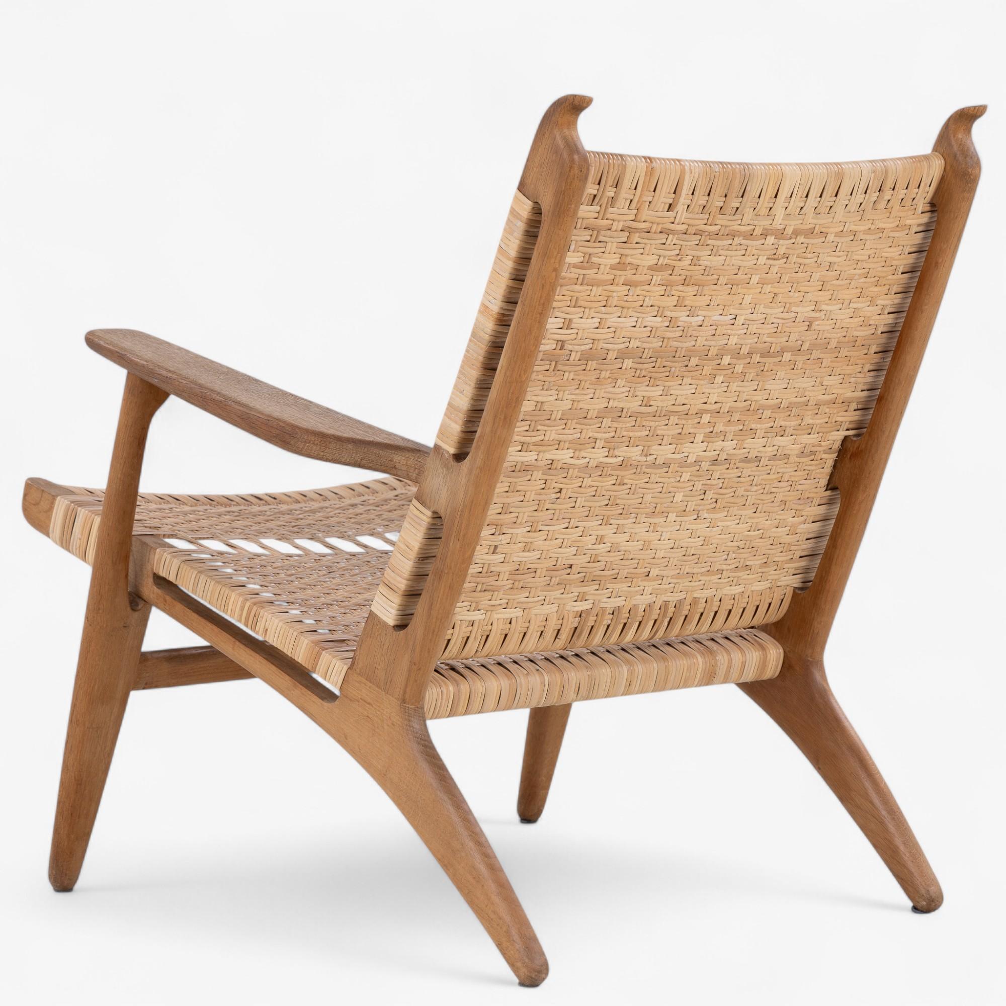 CH 27 - Sillón de roble patinado de Hans J. Wegner Moderno de mediados de siglo en venta