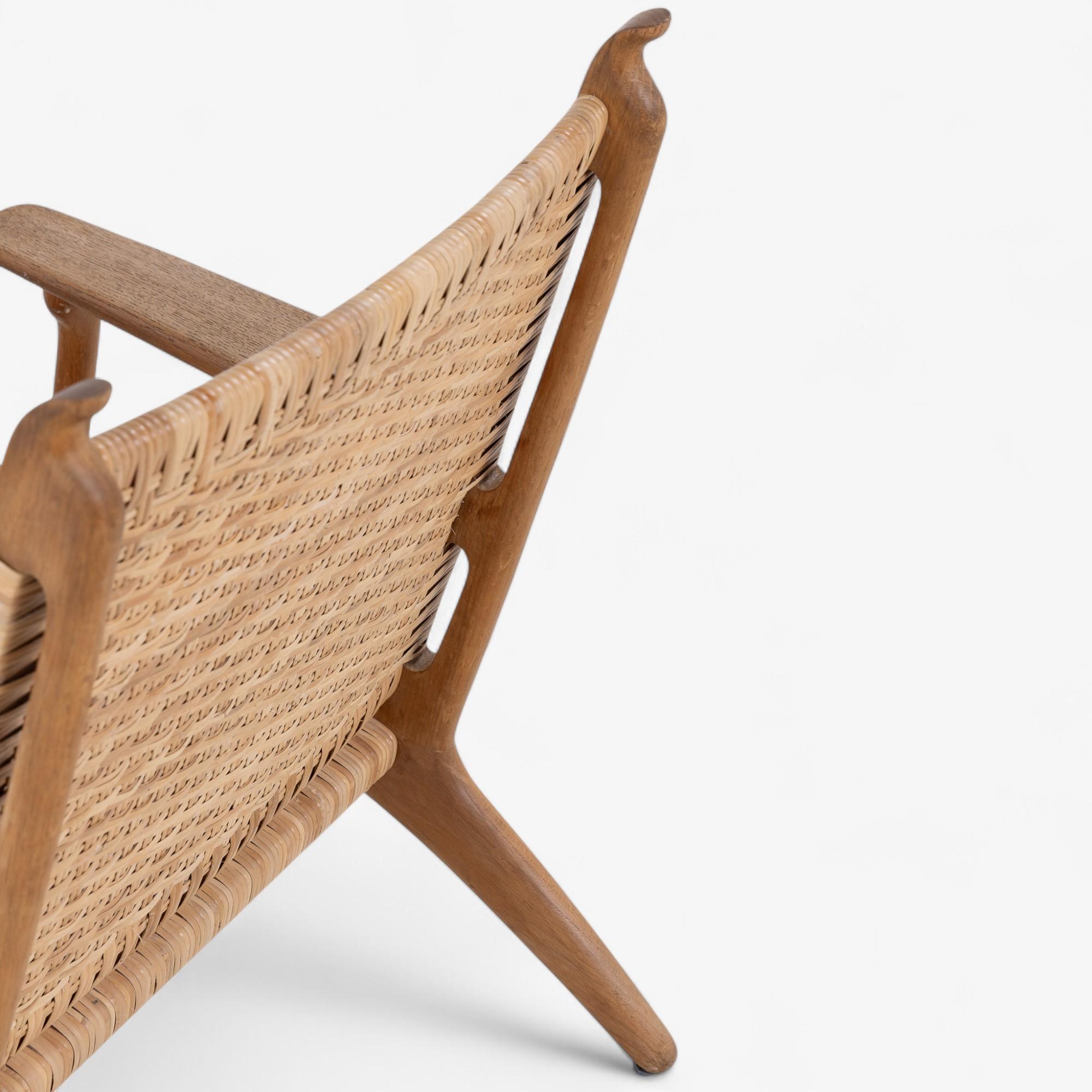 CH 27 - Sillón de roble patinado de Hans J. Wegner Danés en venta