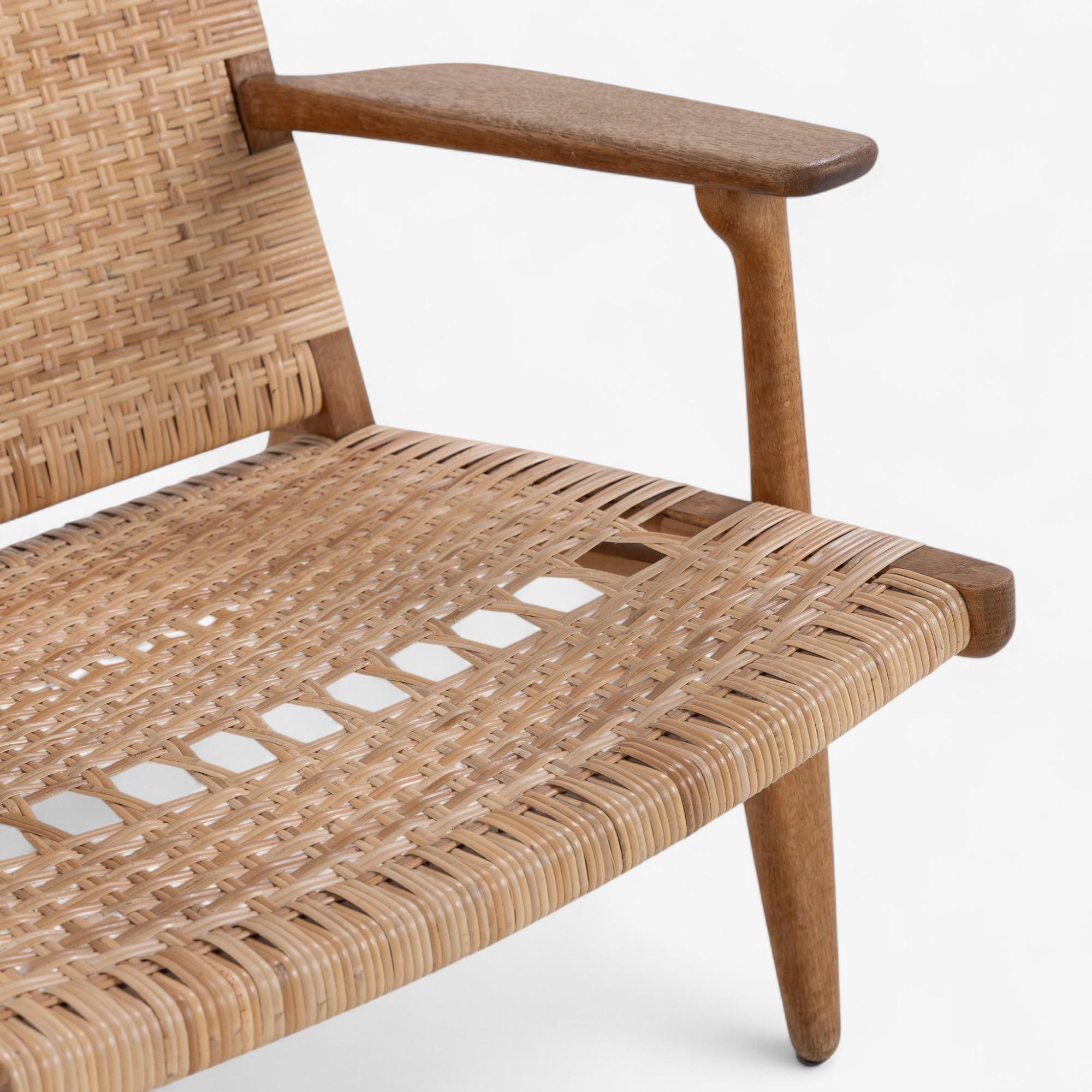 CH 27 - Sillón de roble patinado de Hans J. Wegner siglo XX en venta