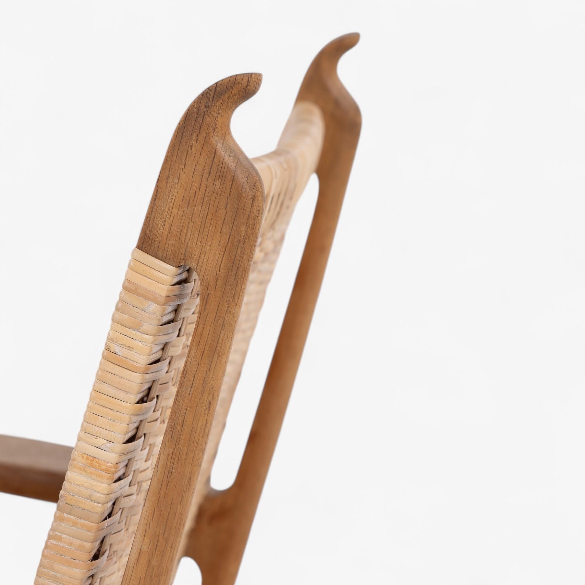 CH 27 - Sillón de roble patinado de Hans J. Wegner en venta 1