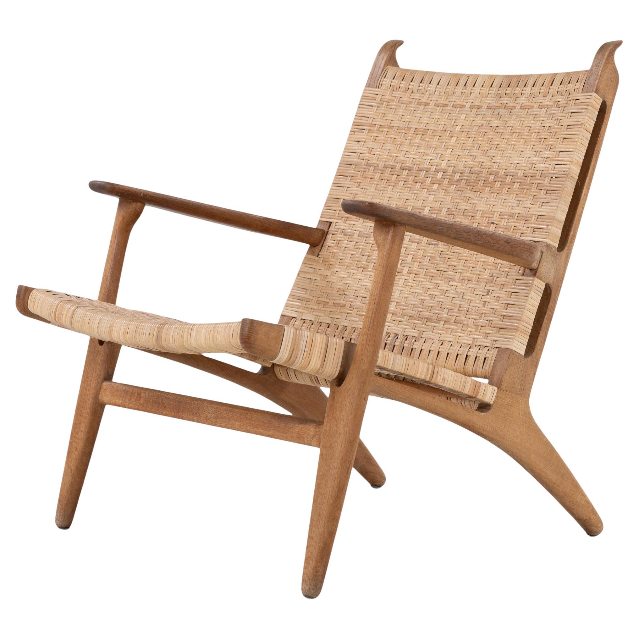 CH 27 - Sillón de roble patinado de Hans J. Wegner en venta