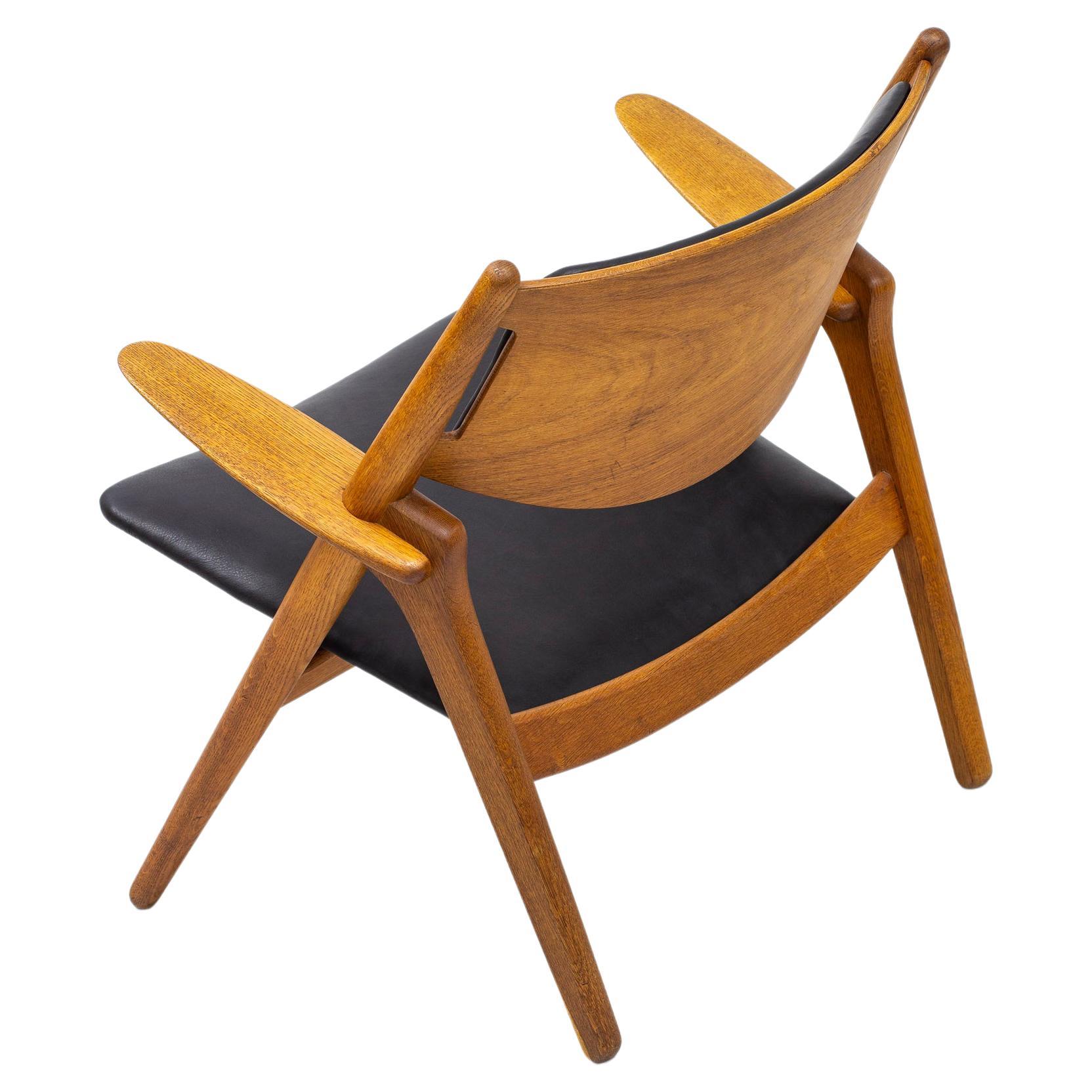 "CH-28" Easy Chair in Oak by Hans J. Wegner, Carl Hansen & Søn, Denmark, 1950s