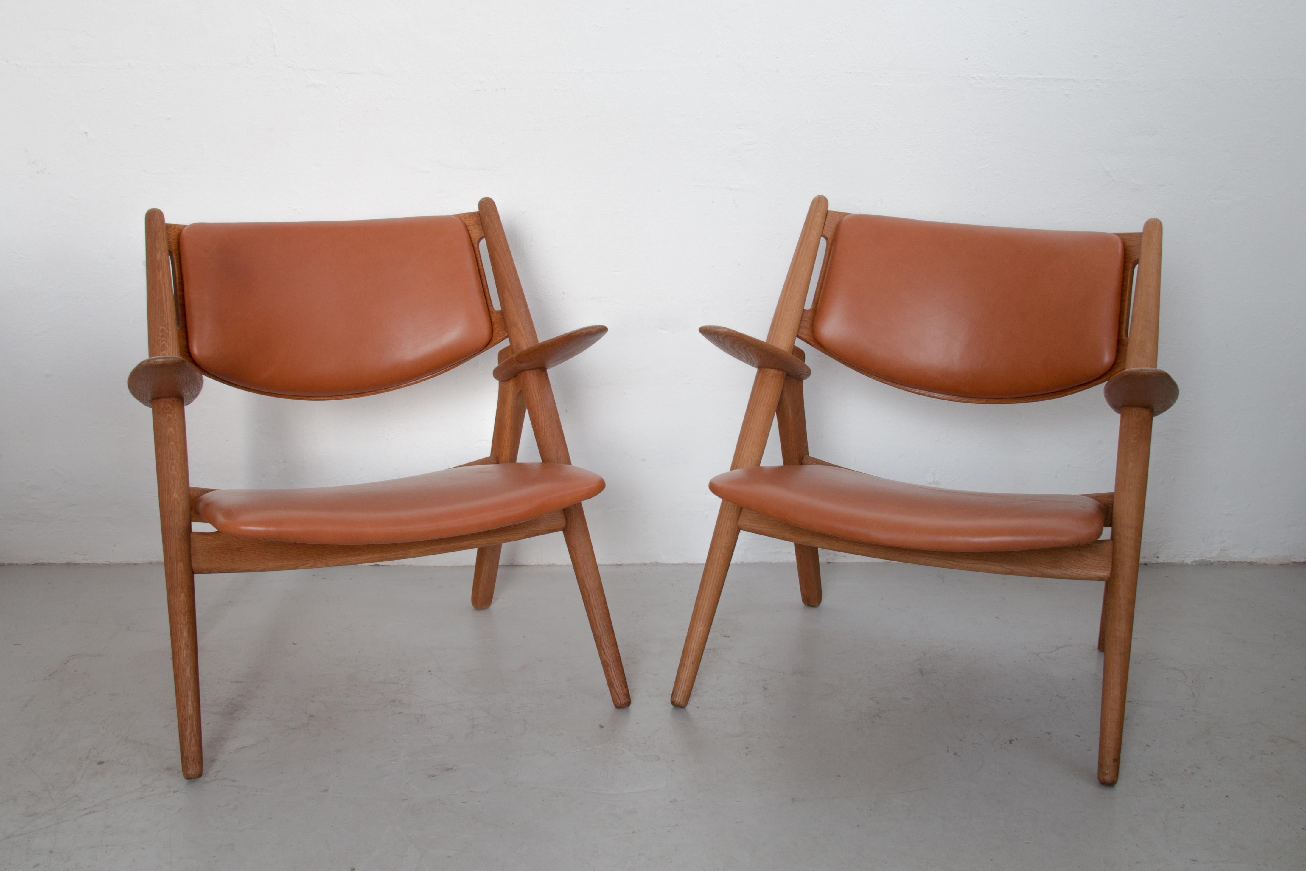 Sawbuck lounge chairs by Hans J. Wegner for Carl Hansen & son
oiled oak and cognac-coloured leather
recently upholstered
early models 