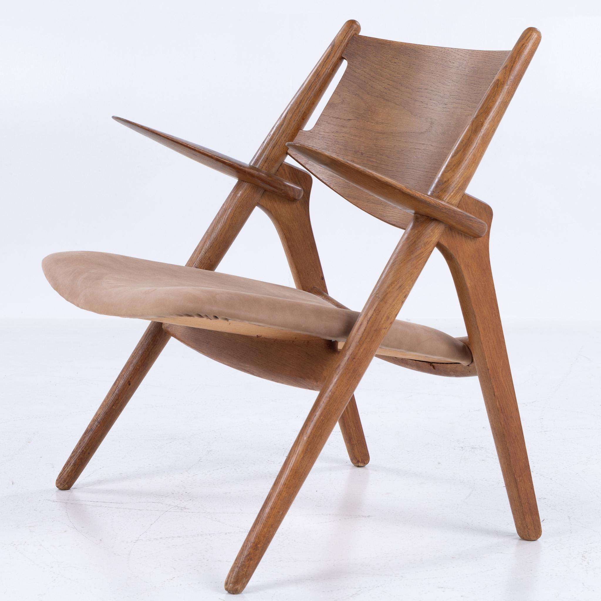 CH 28 - 'Sawbuck chair' in patinated oak with reupholstered seat in 'Dunes' aniline leather (color: Camel).
Designed by Hans J. Wegner and made by Carl Hansen & Sons.