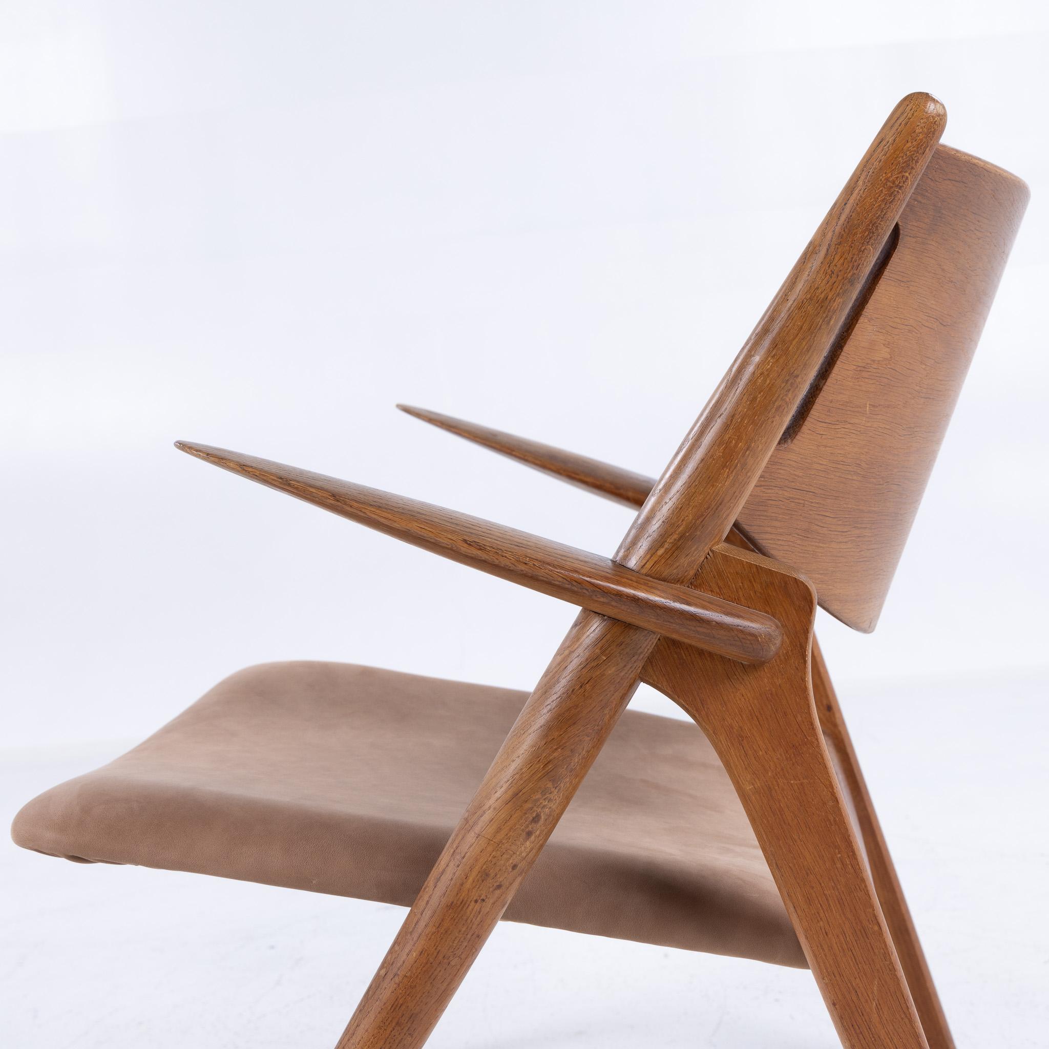 20th Century CH 28 - 'Sawbuck chair' in patinated oak by Hans J. Wegner For Sale