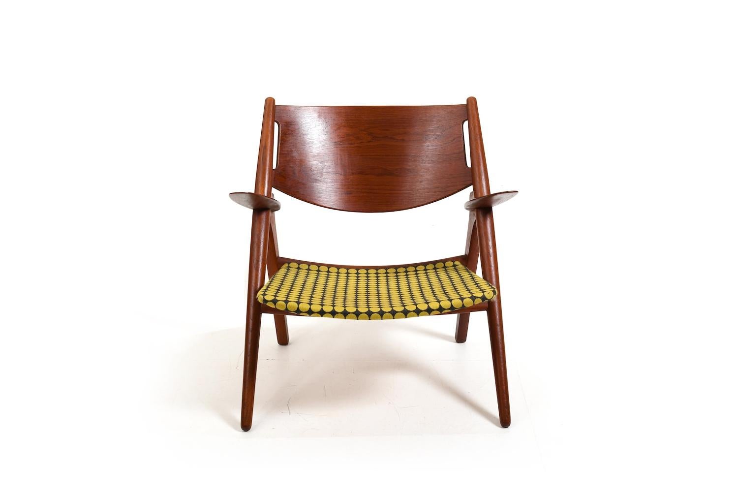 Danese Poltrona CH-28 in teak e Unika Vaev di Hans J. Wegner anni '60 in vendita