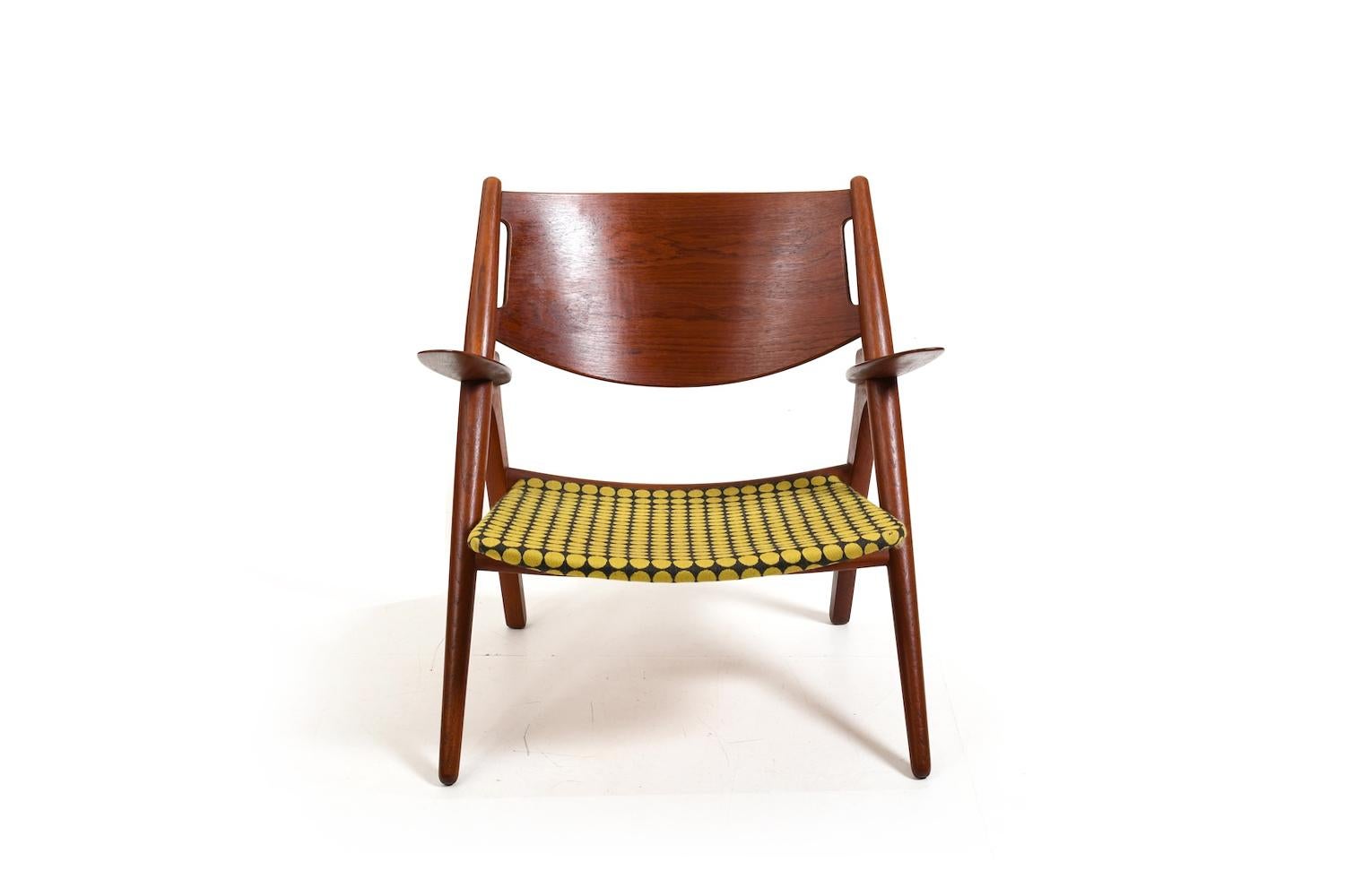 CH-28 Teak and Unika Vaev Easychair by Hans J. Wegner 1960s In Good Condition For Sale In Handewitt, DE