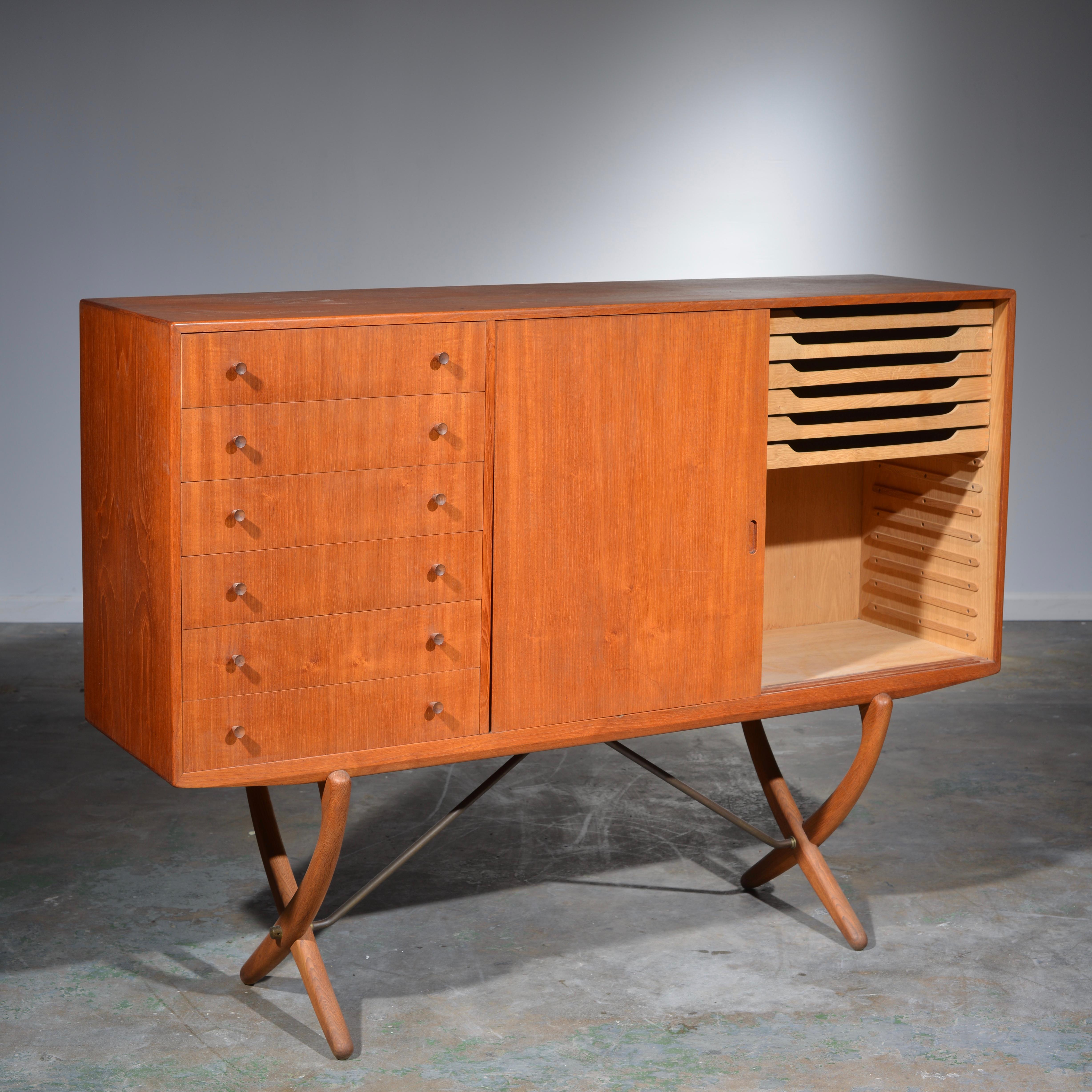 Buffet Saber 304 en teck et chêne de Hans J. Wegner 5