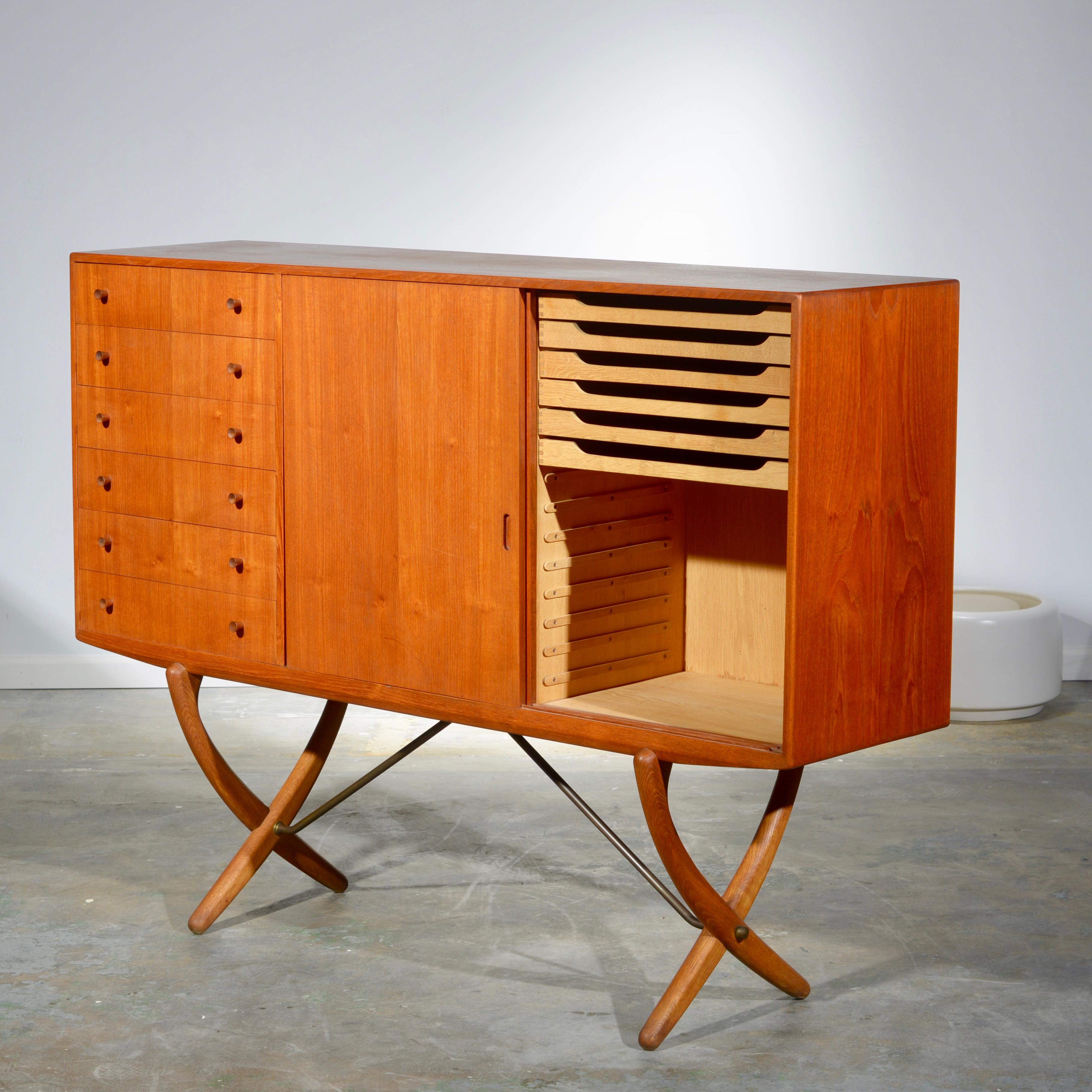 Buffet Saber 304 en teck et chêne de Hans J. Wegner 6