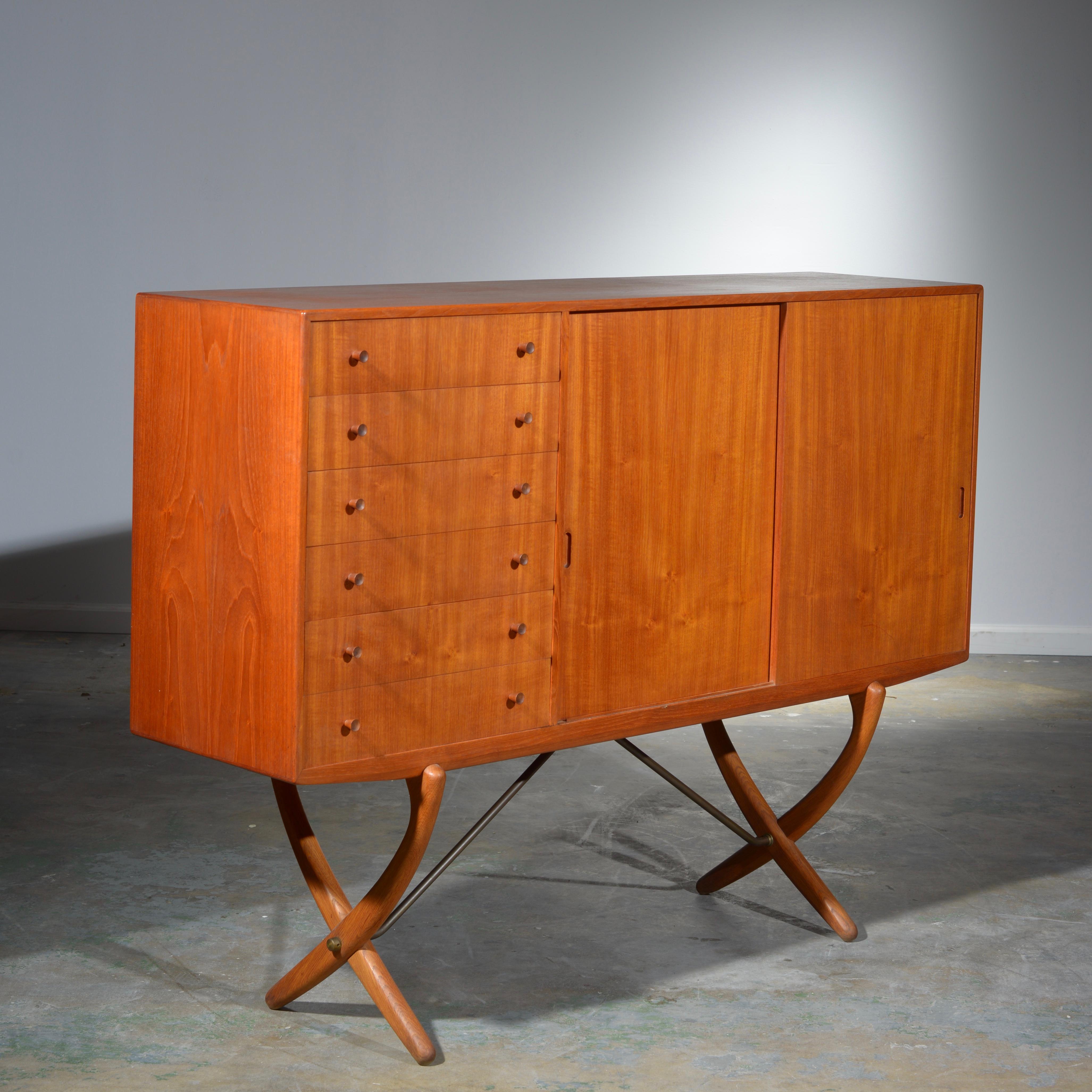 Danois Buffet Saber 304 en teck et chêne de Hans J. Wegner