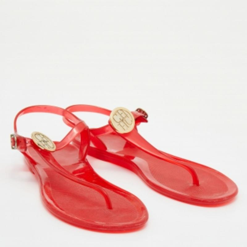 CH arolina Herrera Rote flache Zehensandalen aus Gummi mit Logo Größe 37 Damen im Angebot
