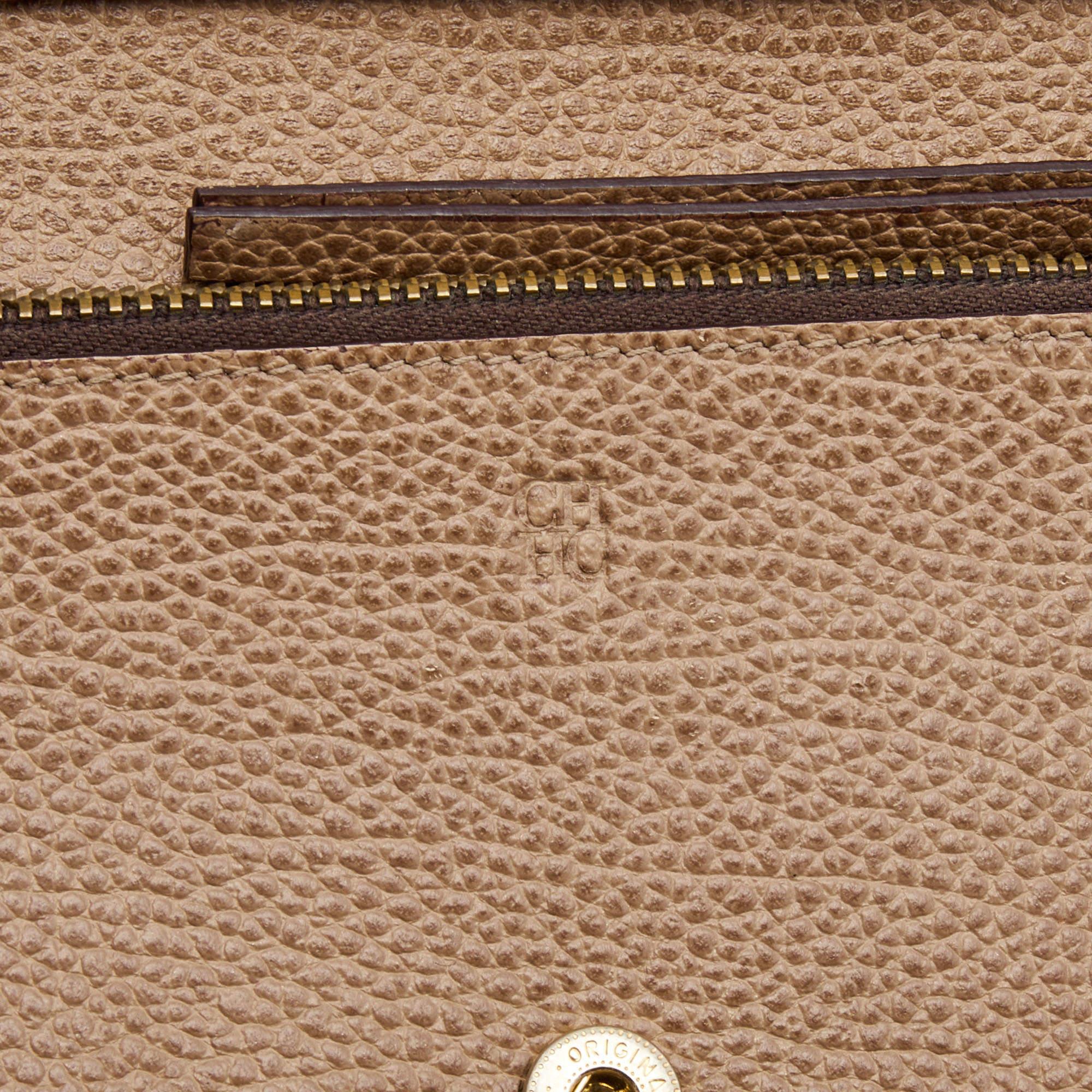 CH Carolina Herrera Beige Leather Flap Bifold Continental Wallet For Sale 4