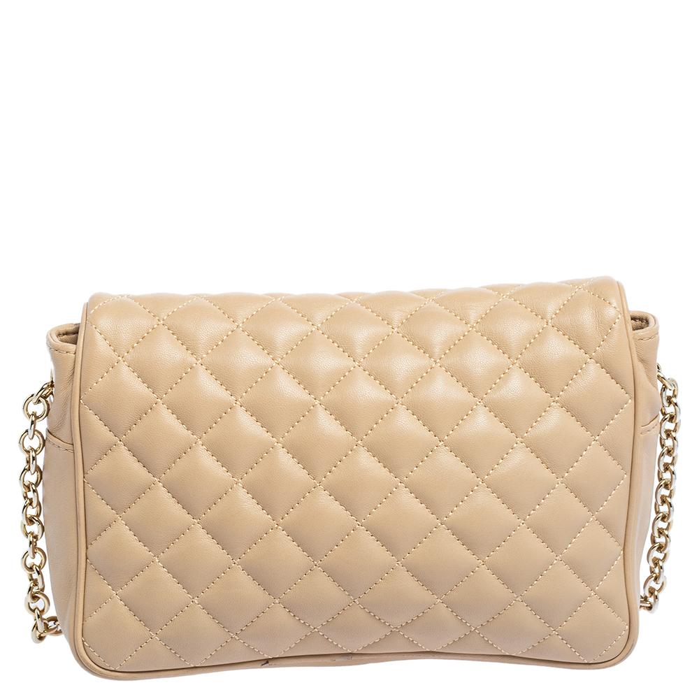 This flap bag by CH Carolina Herrera has a sophisticated look. Crafted from quilted leather, the bag comes with a flap that opens to a spacious interior and it is held by a chain handle. You can team this fabulous creation with your everyday