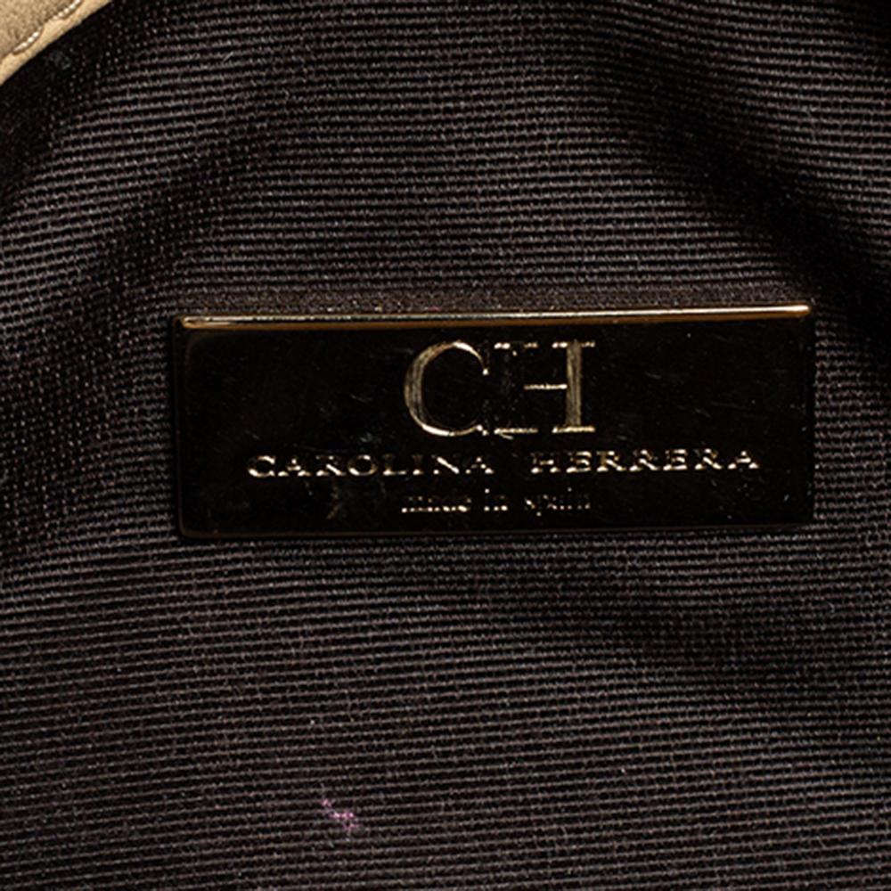 CH Carolina Herrera Beige Quilted Leather Flap Chain Shoulder Bag In Good Condition In Dubai, Al Qouz 2