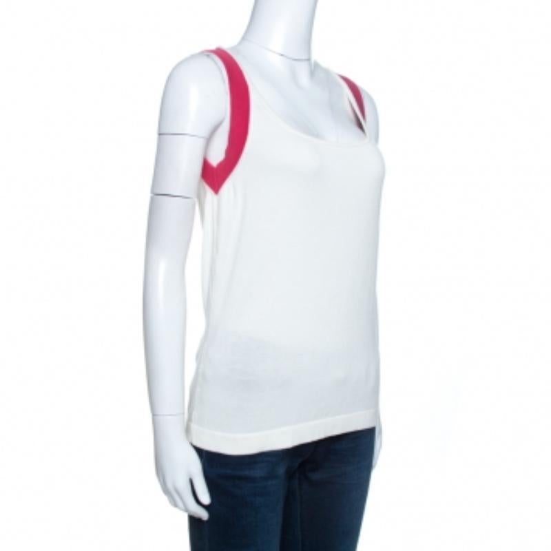  Associez ce haut CH Carolina Herrera à la culotte de votre choix et vous obtiendrez un look chic. Confectionné en 100 % coton, ce haut blanc présente des bordures contrastantes, un large col rond et une silhouette sans manches.