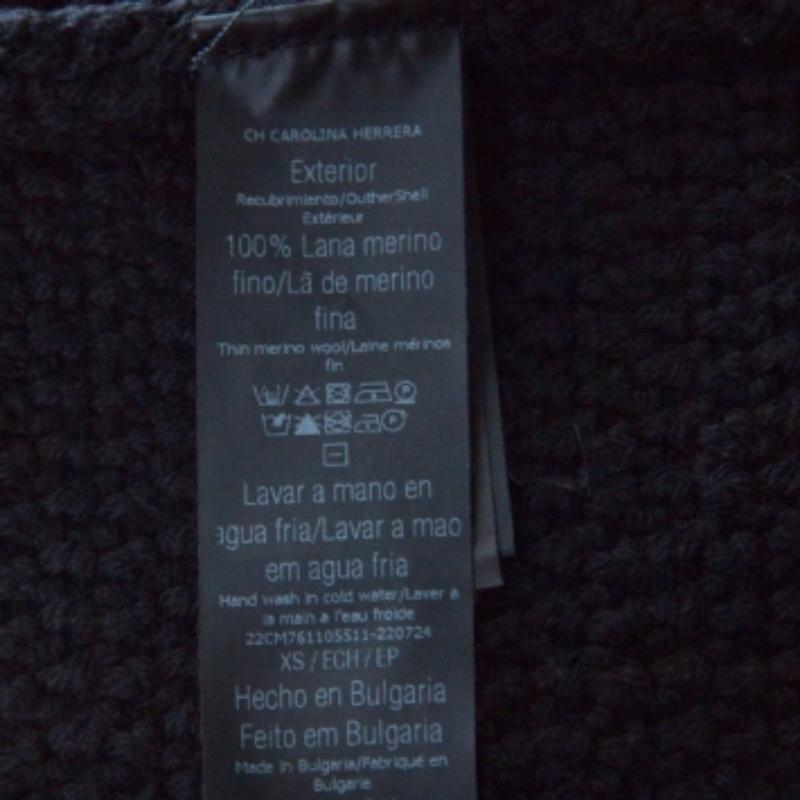 CH Carolina Herrera Schwarzer Grobstrick Merinowolle mit Fransen ärmellose Strickjacke XS im Zustand „Gut“ im Angebot in Dubai, Al Qouz 2