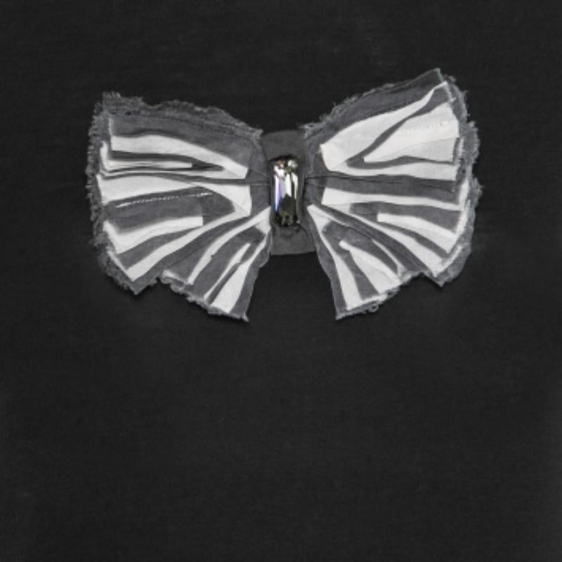 CH Carolina Herrera Camiseta negra de algodón con aplique de lazo XS en Bueno estado para la venta en Dubai, Al Qouz 2