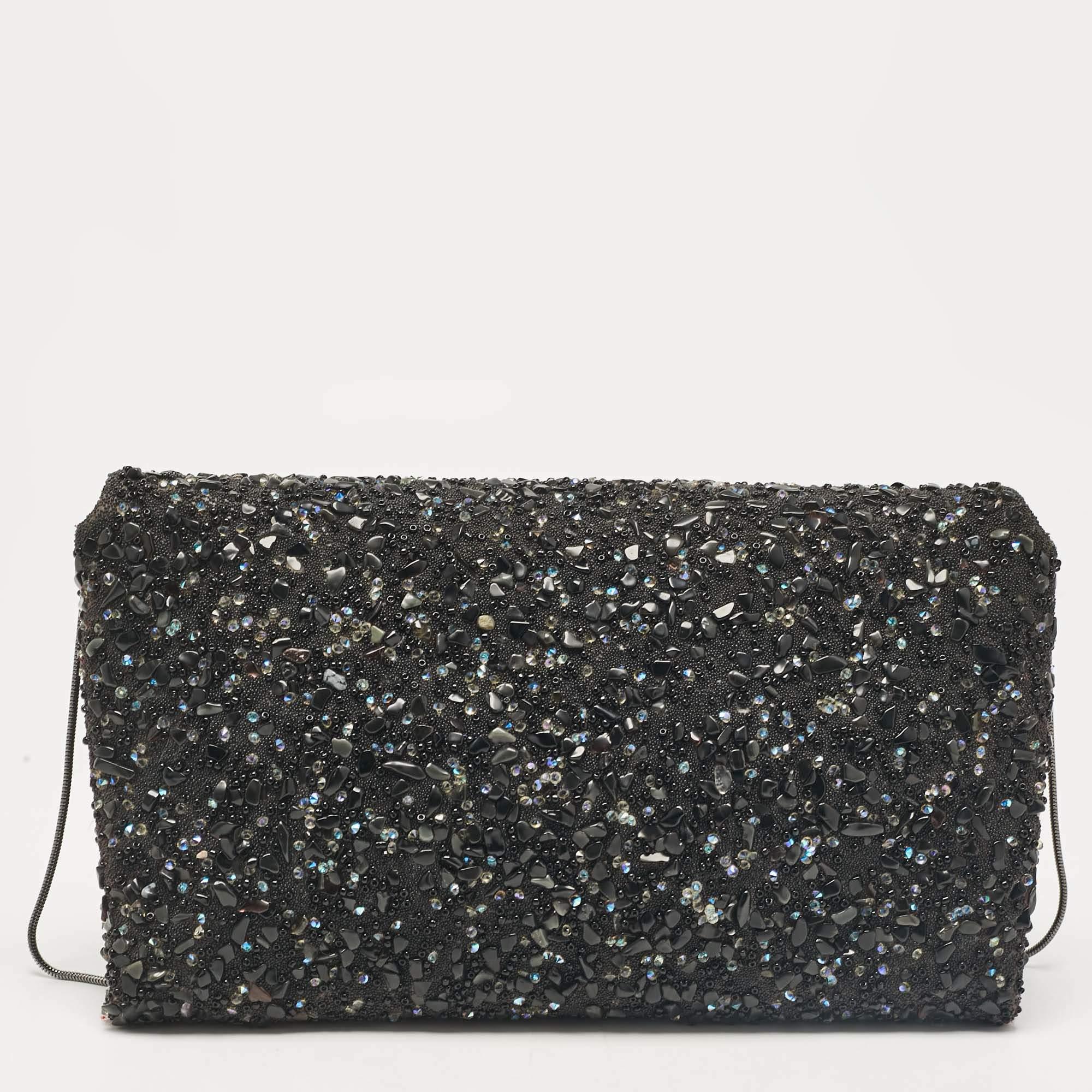 CH Carolina Herrera - Pochette con catena in tessuto impreziosita da perline nere In condizioni buone in vendita a Dubai, Al Qouz 2