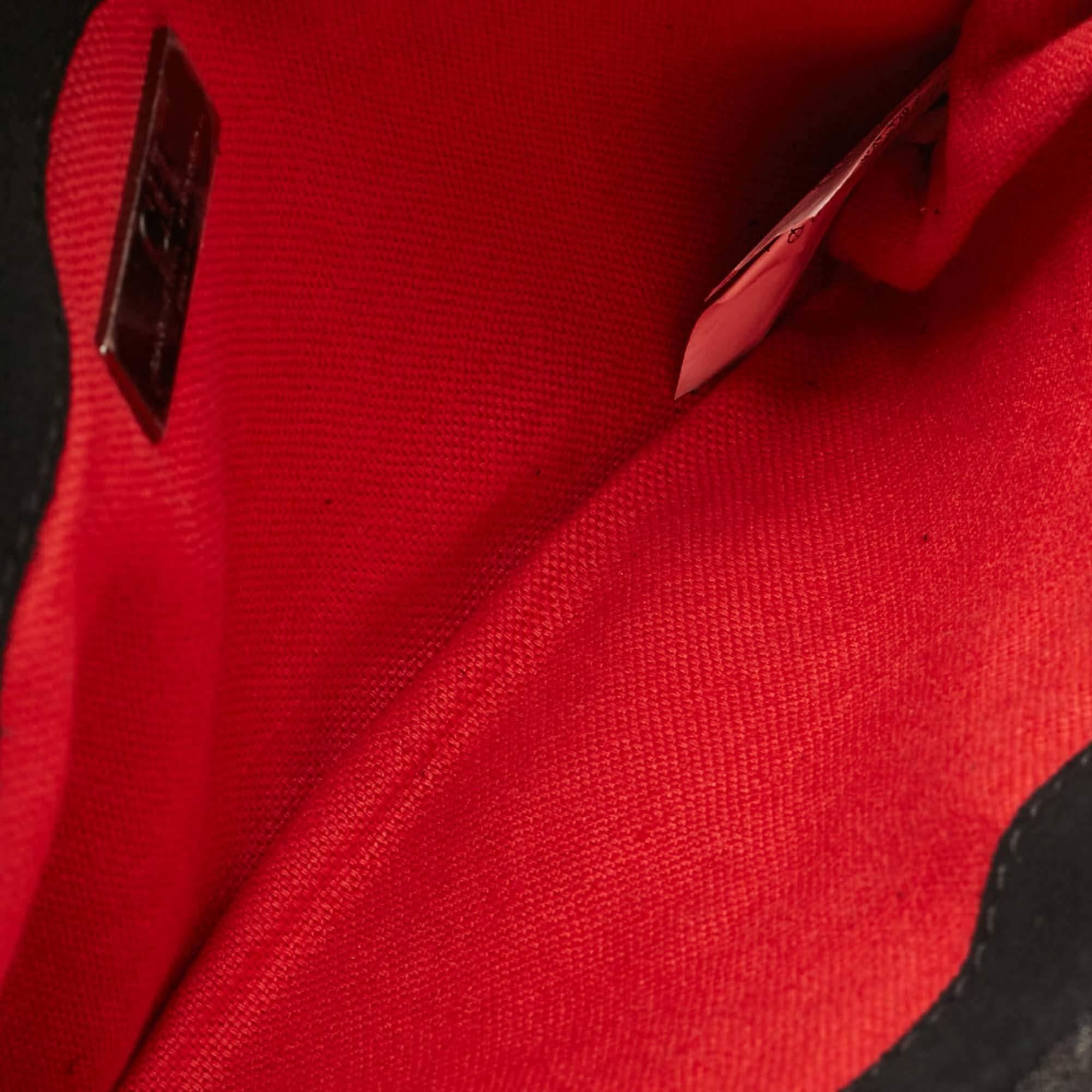 CH Carolina Herrera - Pochette con catena in tessuto impreziosita da perline nere in vendita 3
