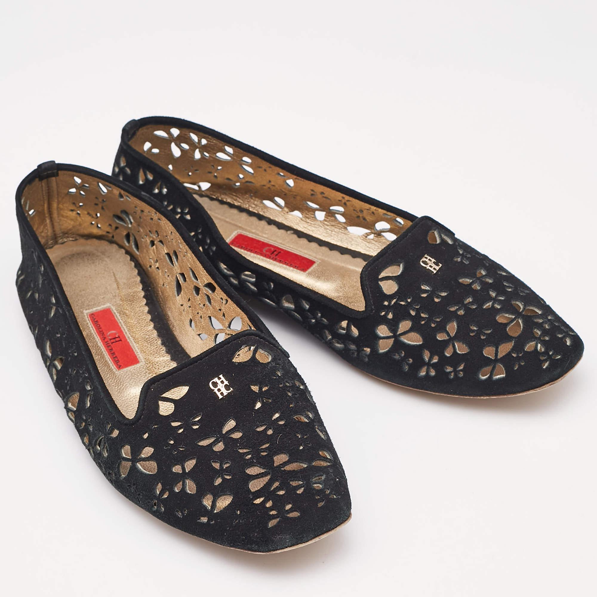 CH Carolina Herrera Chaussons de smoking en daim noir Taille 40 État moyen - En vente à Dubai, Al Qouz 2