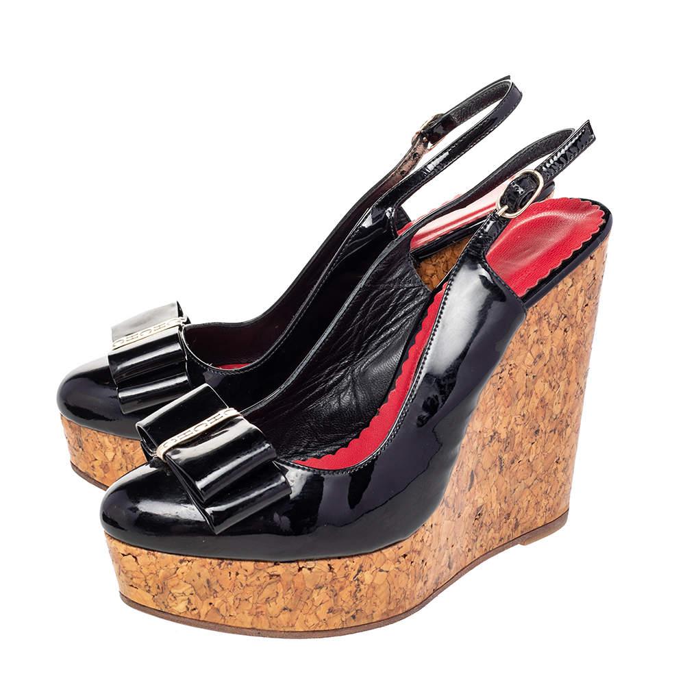 CH Carolina Herrera Black Leather Bow Wedge Sandals Size 37 In Fair Condition In Dubai, Al Qouz 2