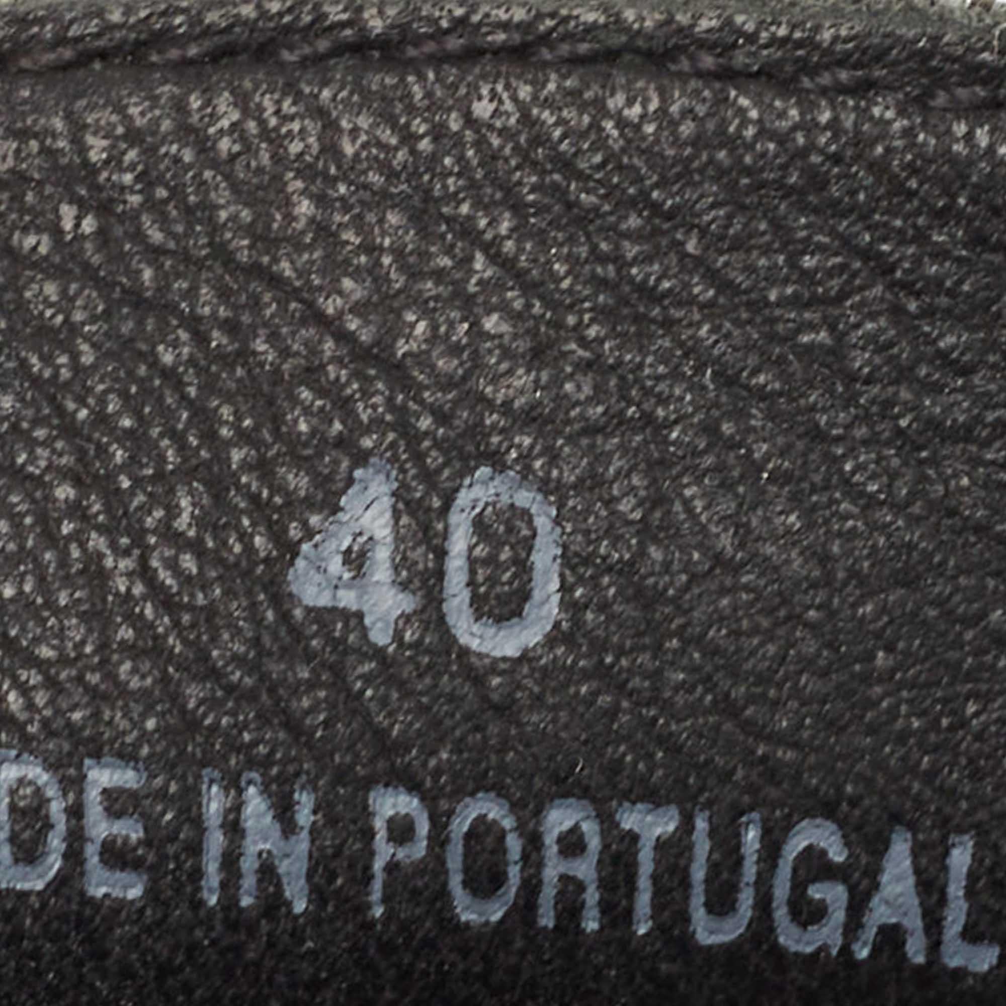 CH Carolina Herrera Mocassini in pelle nera con logo CHCH taglia 40 in vendita 2