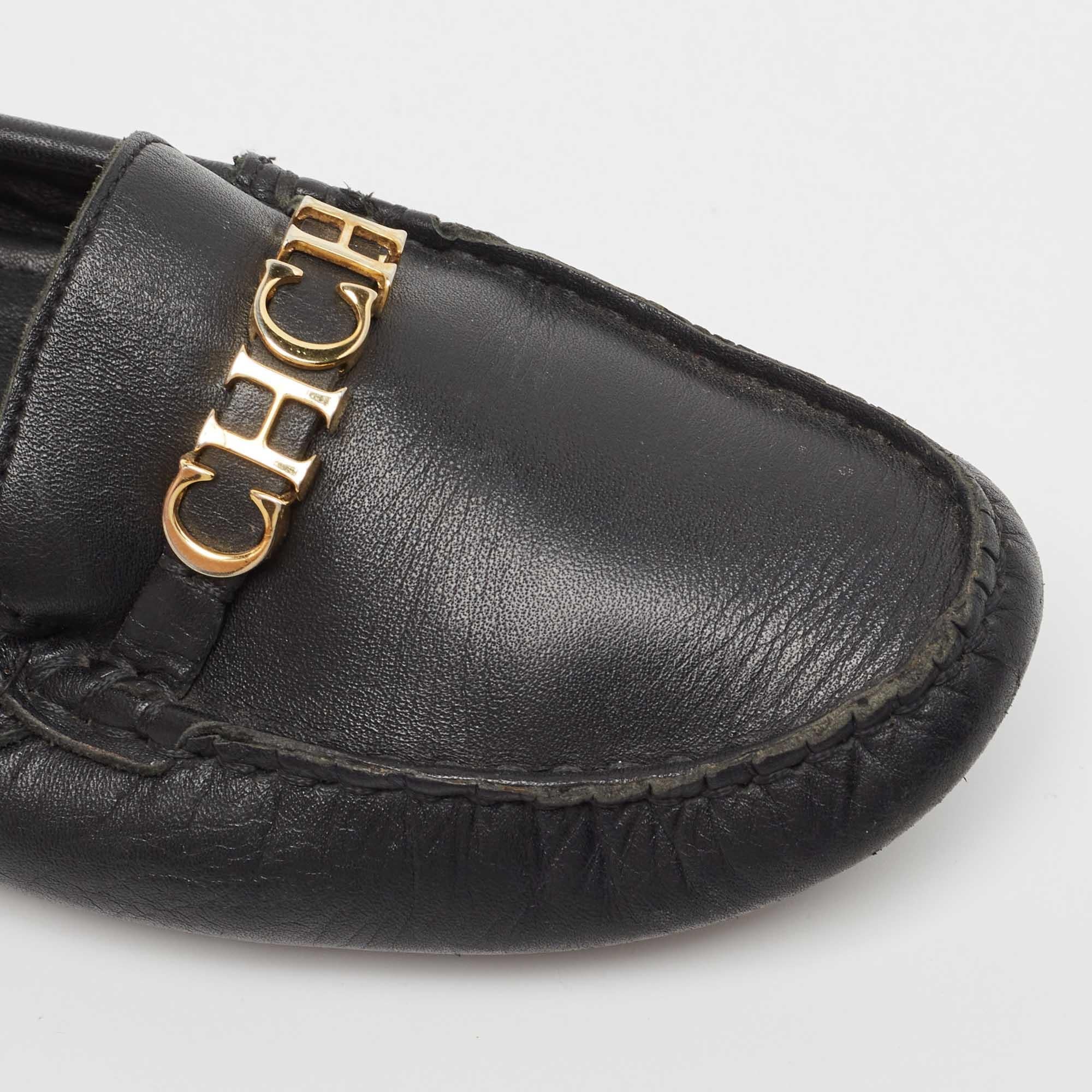 CH Carolina Herrera Mocassini in pelle nera con logo CHCH taglia 40 in vendita 3
