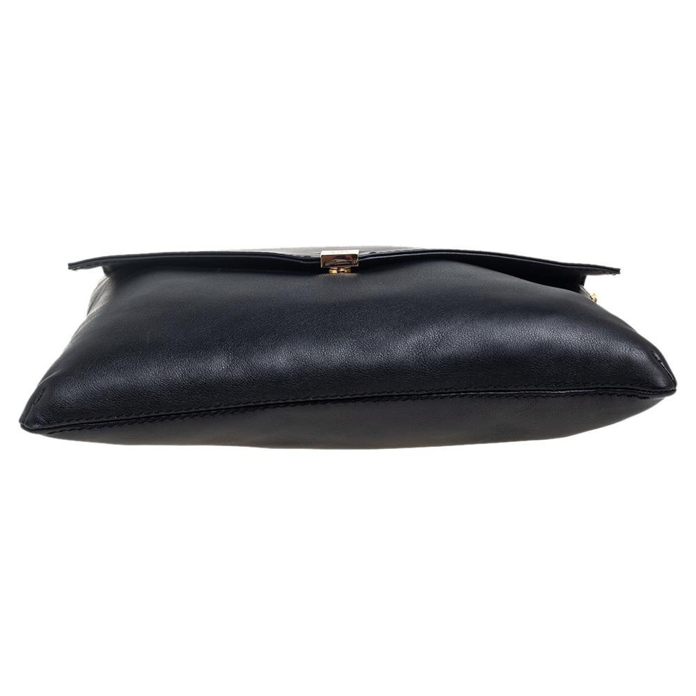 CH Carolina Herrera Black Leather Envelope Shoulder Bag In Good Condition In Dubai, Al Qouz 2