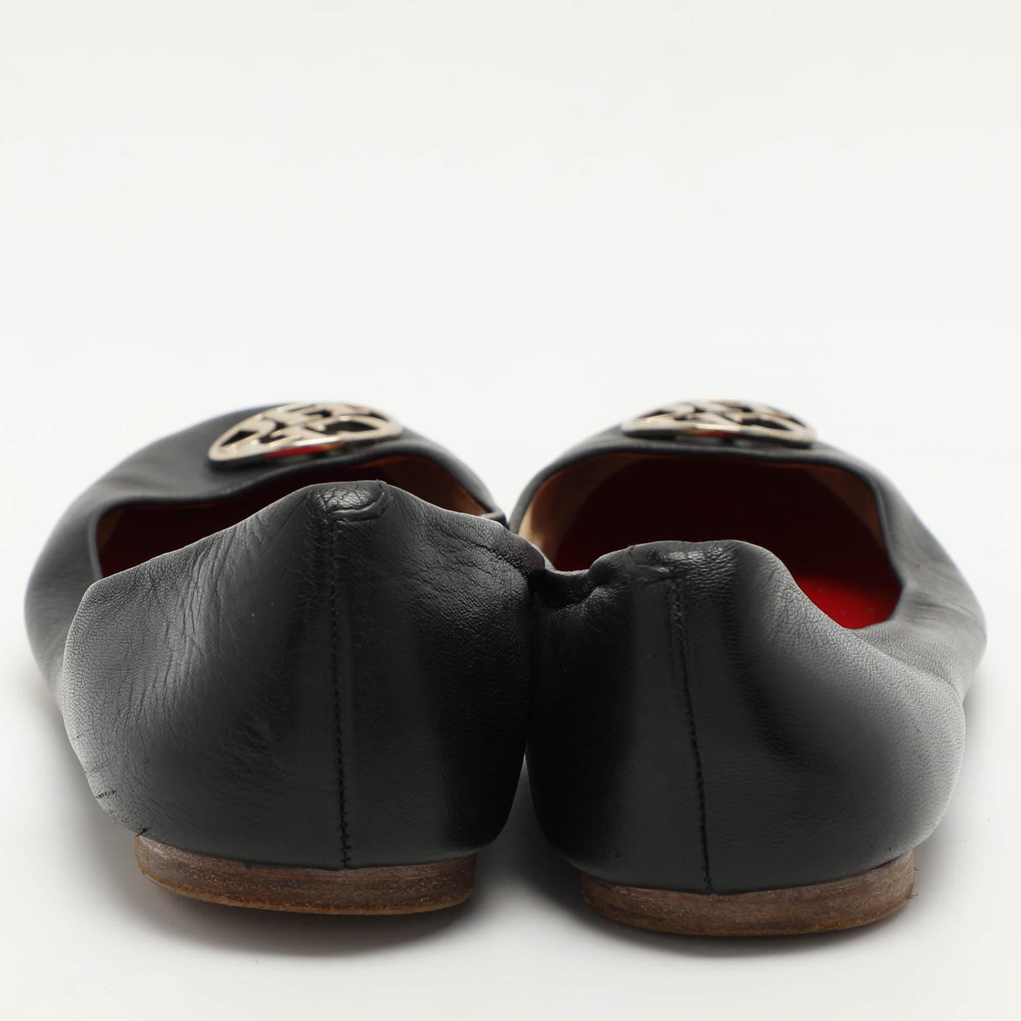 CH Carolina Herrera Black Leather Logo Embellished Ballet Flats Size 39 For Sale 1